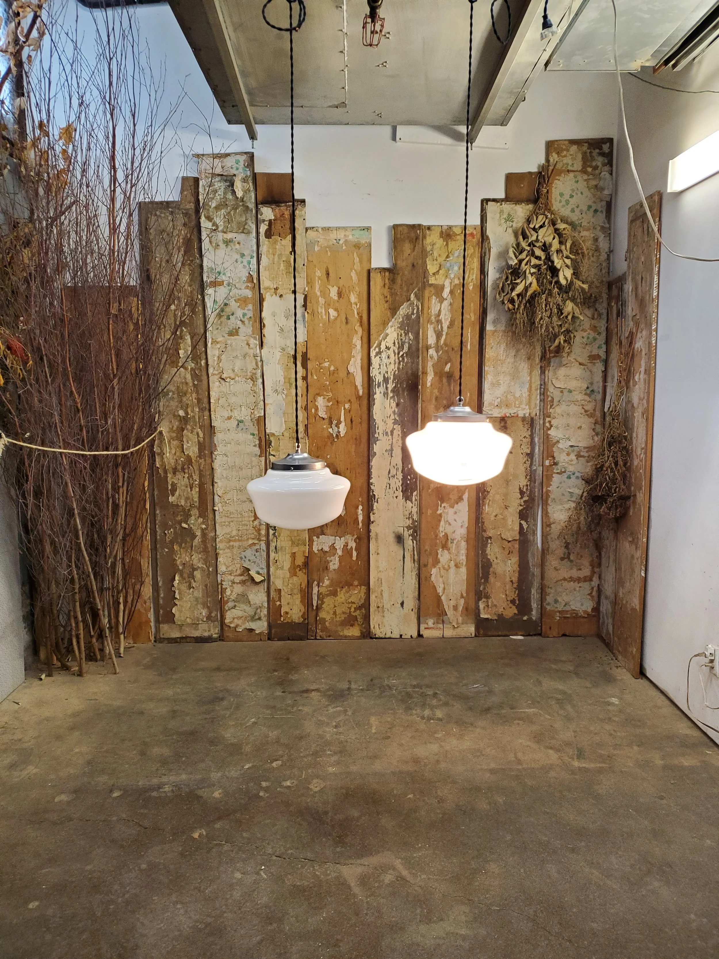 Suspension ou plafonnier en verre opaline antique L 3062