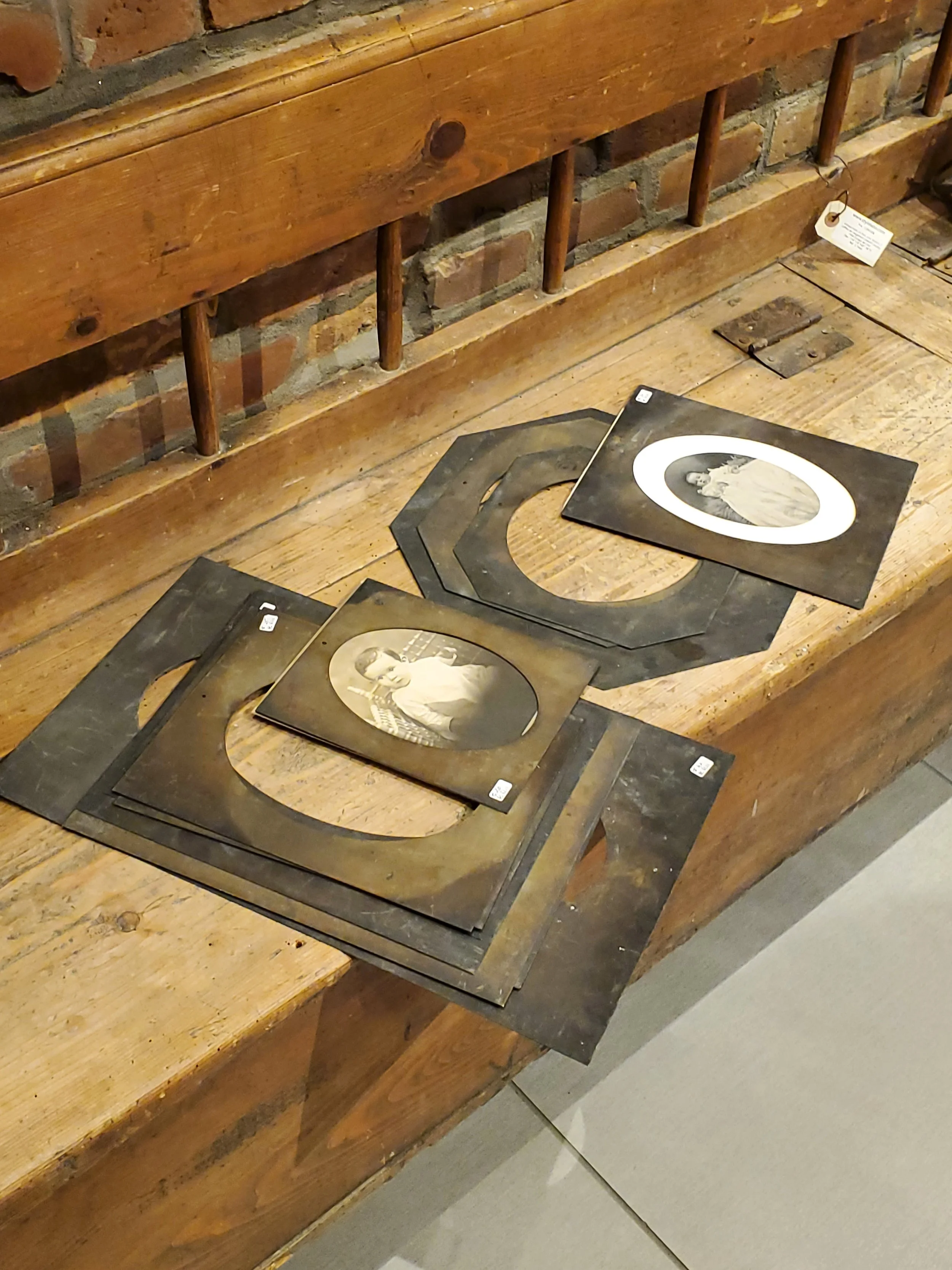 Retaille géométrique en laiton antique AC 6211