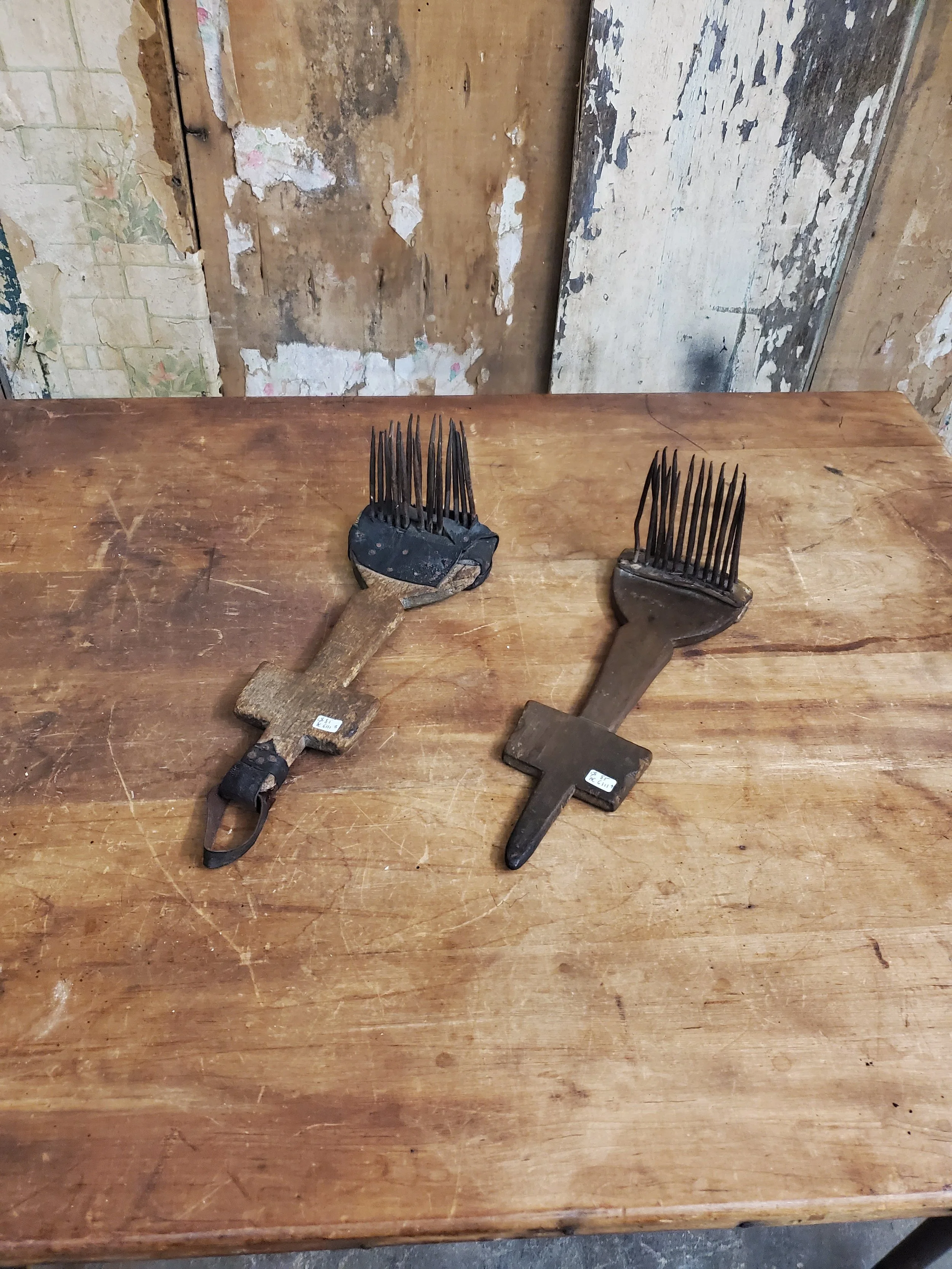 Peigne à carder en bois & métal art africain antique AC 6111