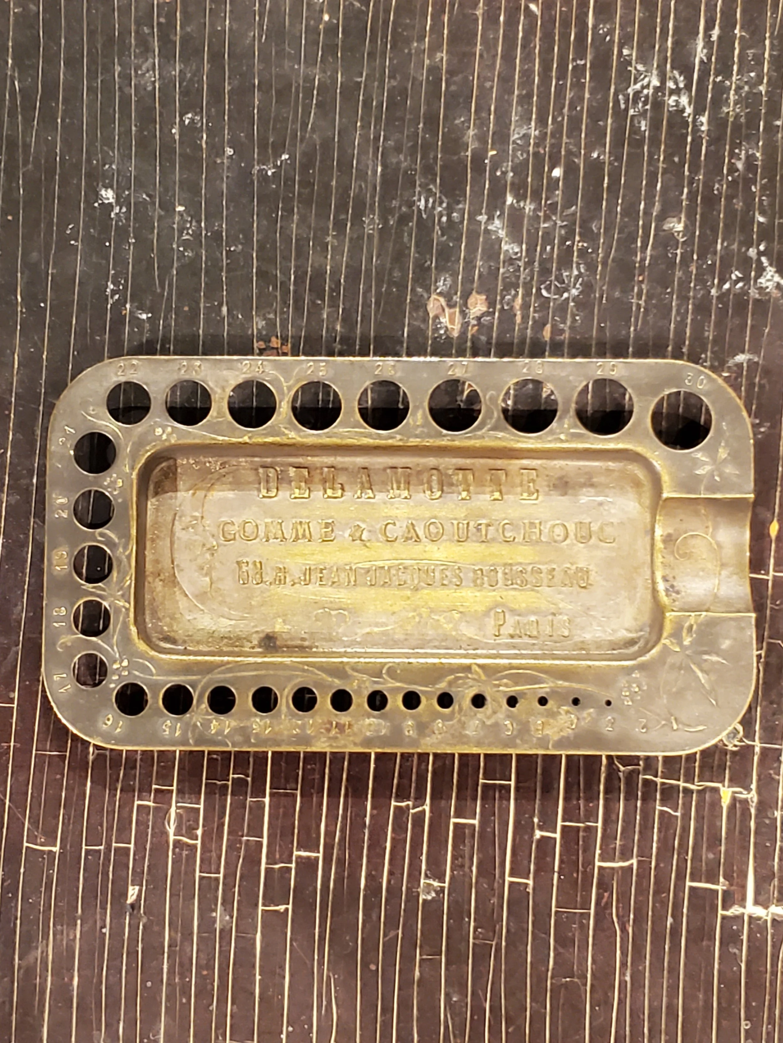 Cendrier publicitaire en laiton DELAMOTTE antique AC 6414