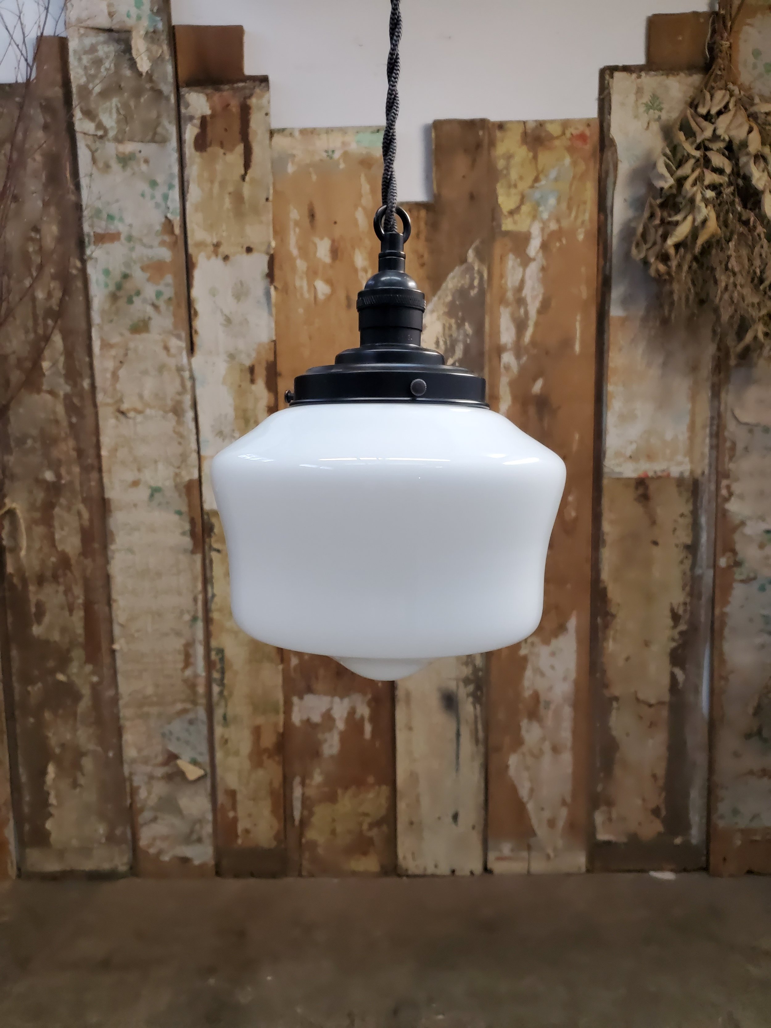 Suspension en verre opaline vintage L 3073