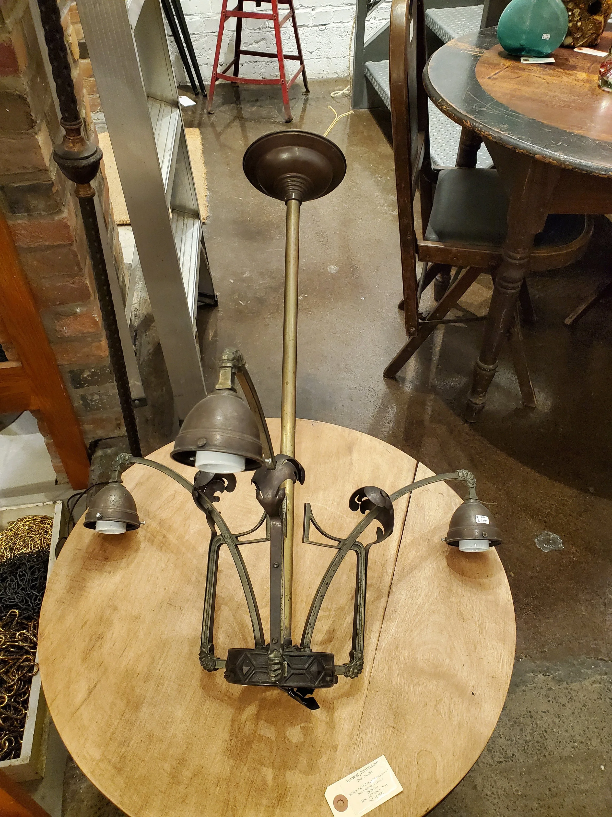 Chandelier en laiton 4+1 globe antique L 2115