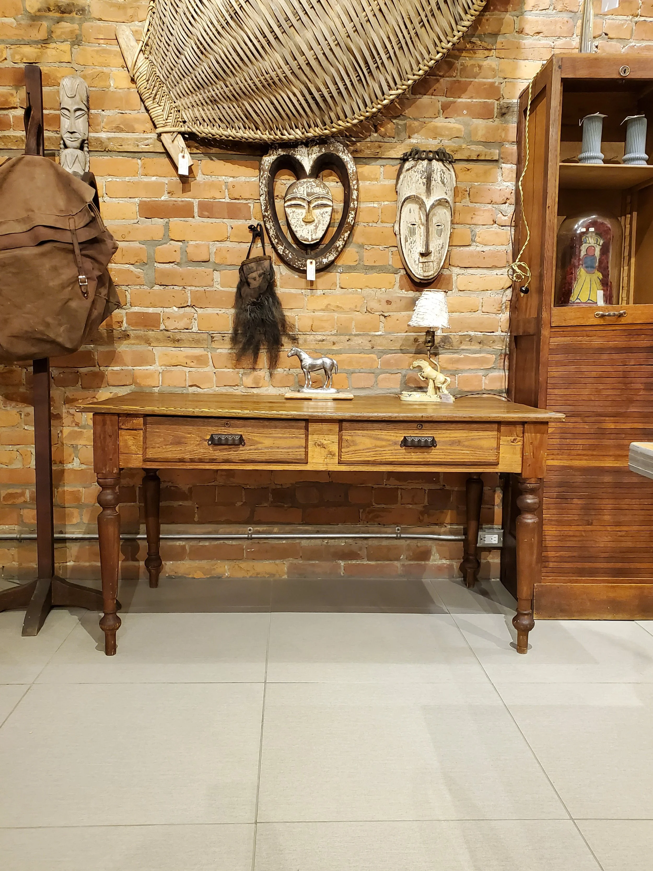 Bureau table de travail en frêne antique M 1741