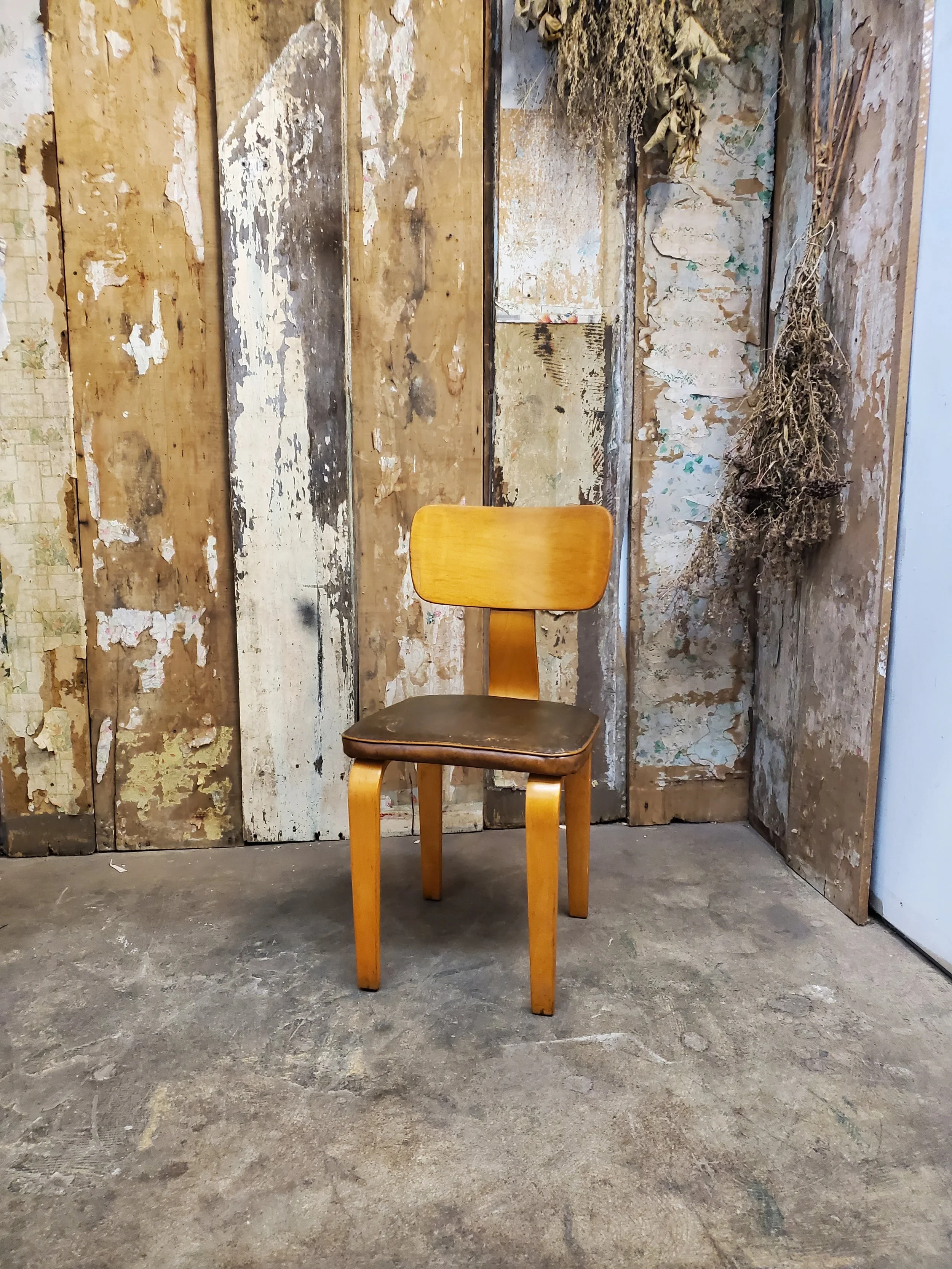 Chaise bois en lamellé collé MCM vintage C 1494