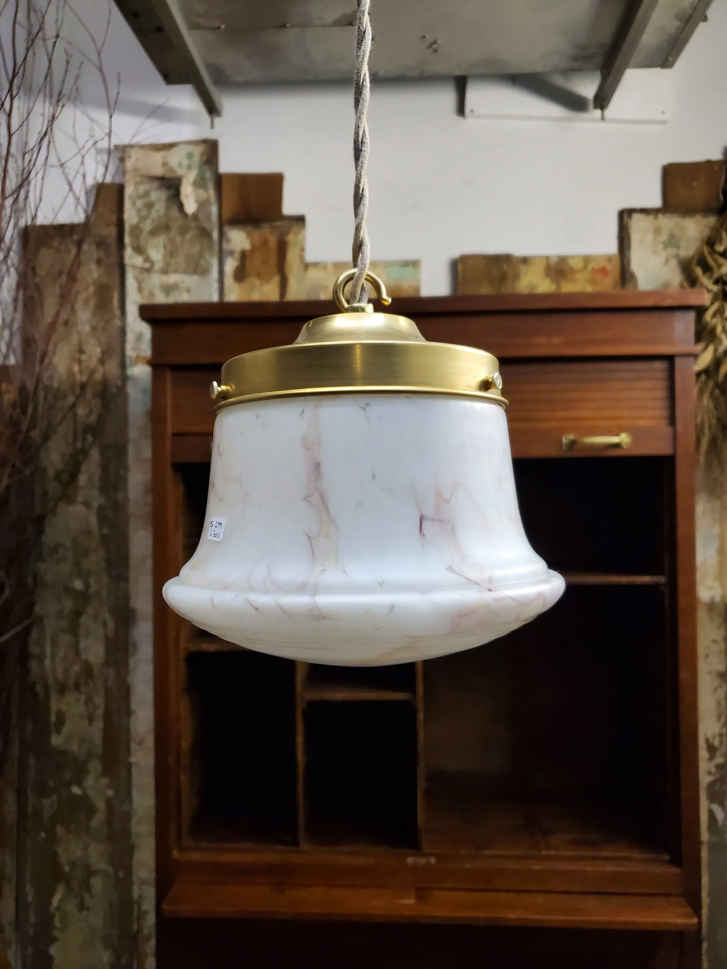 Suspension en verre opaline marbré couleur rose antique L 3011