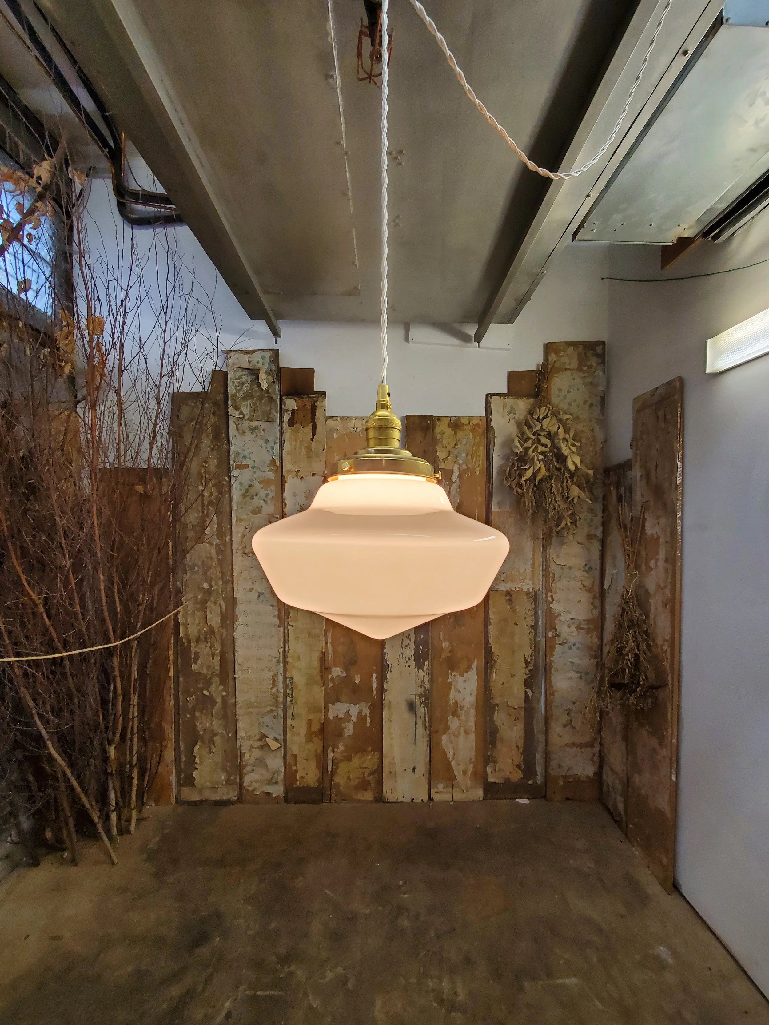 Suspension en verre opaline MONAX antique L 3127