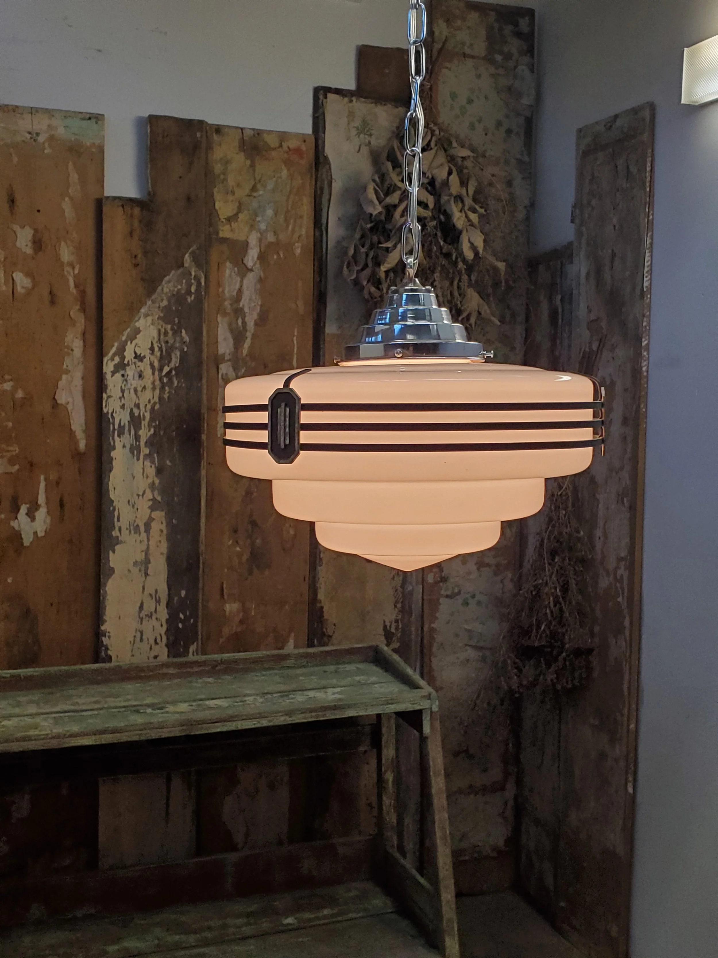 Suspension art deco en verre opaline antique L 3332