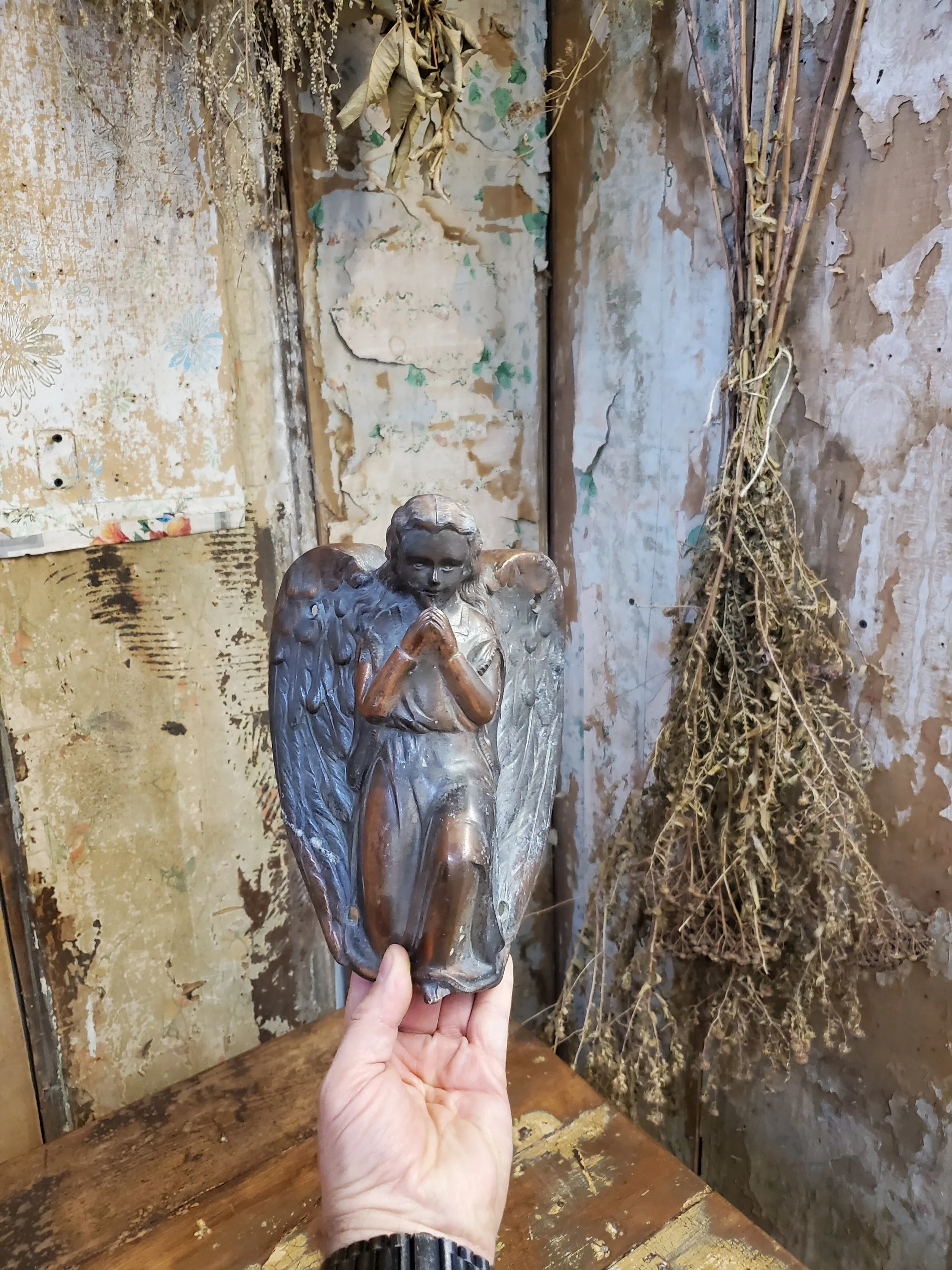 Ornement décoratif angulaire en cuivre Angelot antique AC 6304