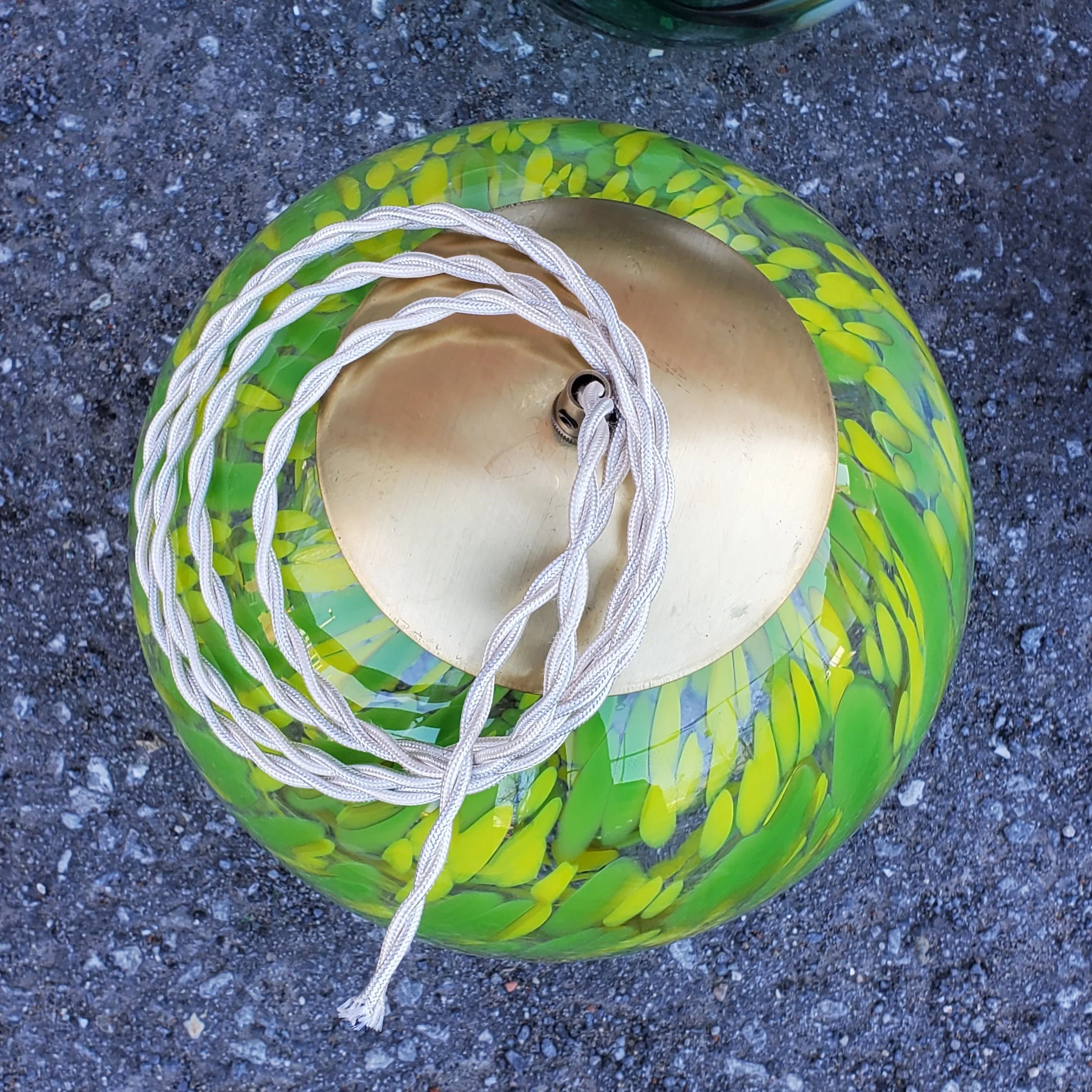 Suspension boule en verre artisanal couleur jaune vert  vintage L 2793