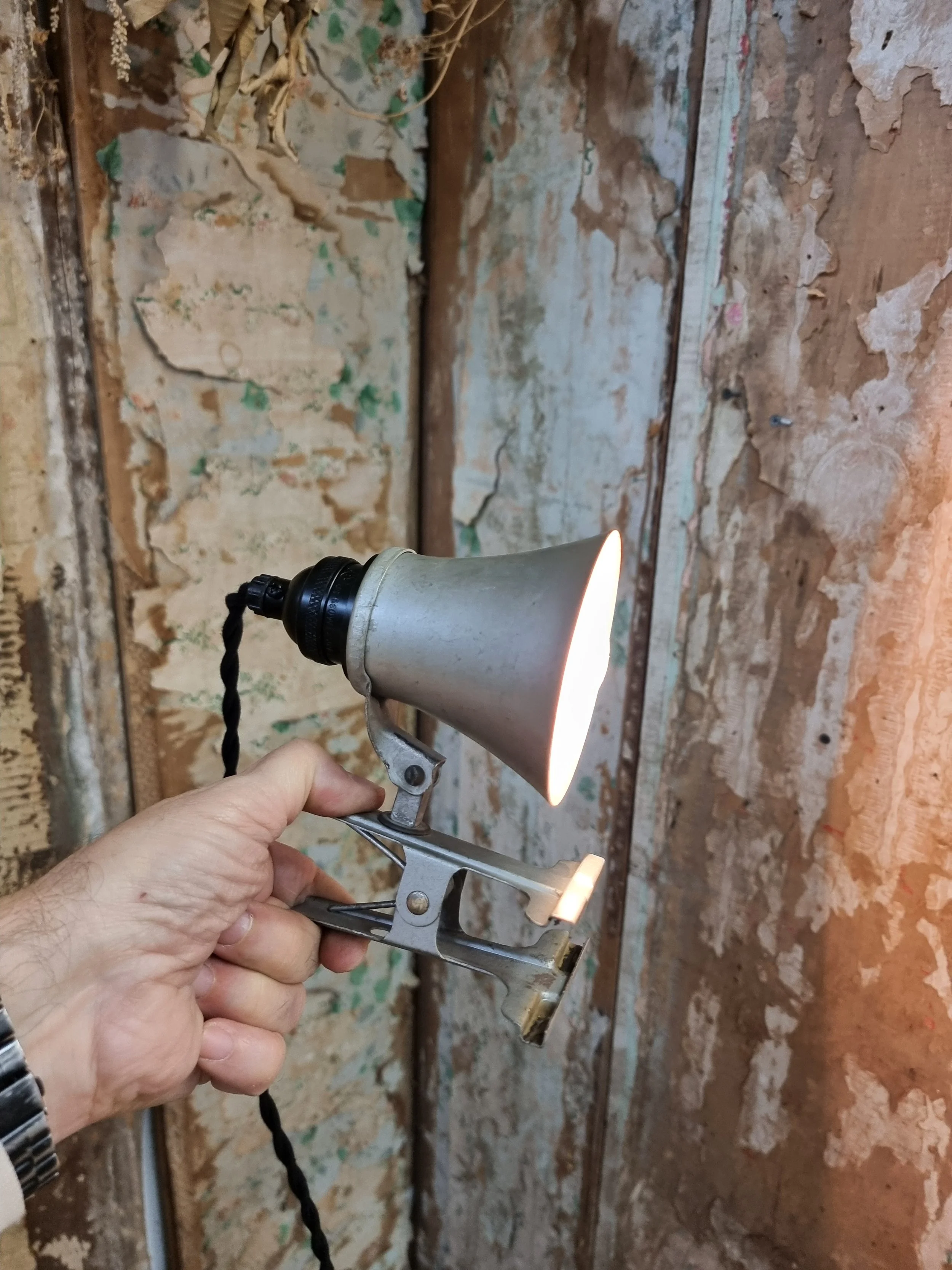Applique murale ou lampe à pincer française en métal vintage L 3358