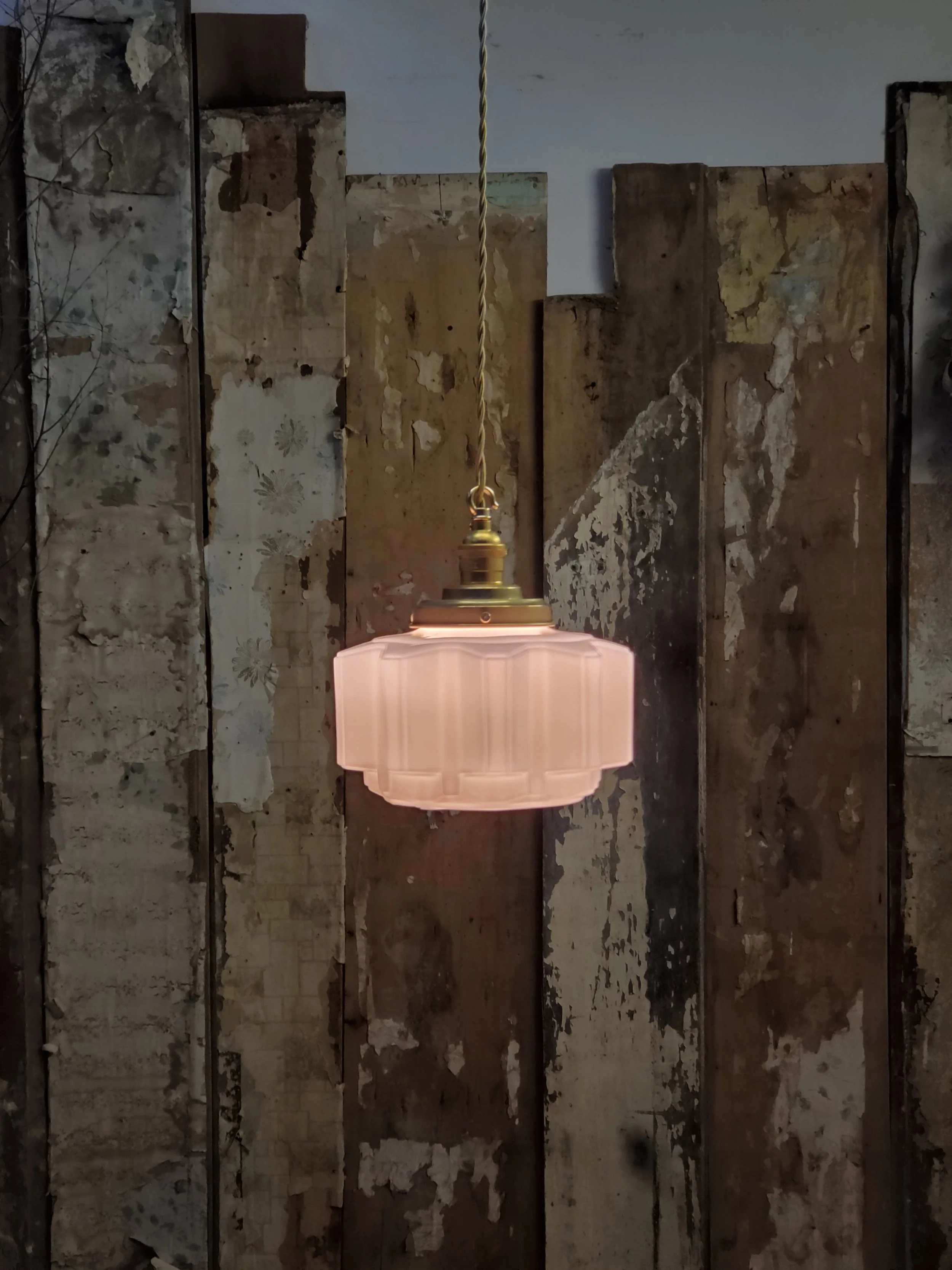 Suspension en verre opaline art deco antique L 2952