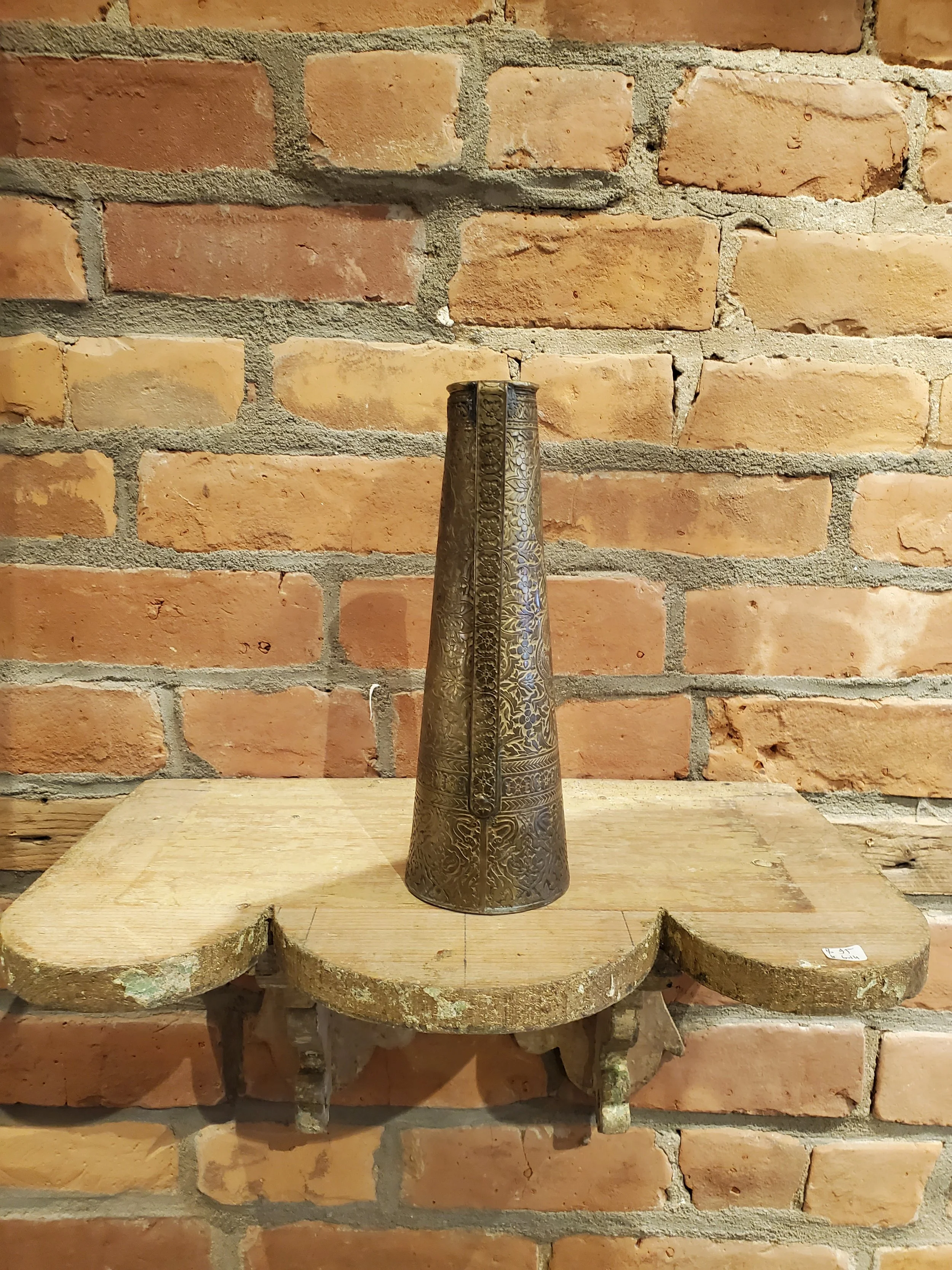 Jug pichet en laiton gravé Kinco antique AC 6156