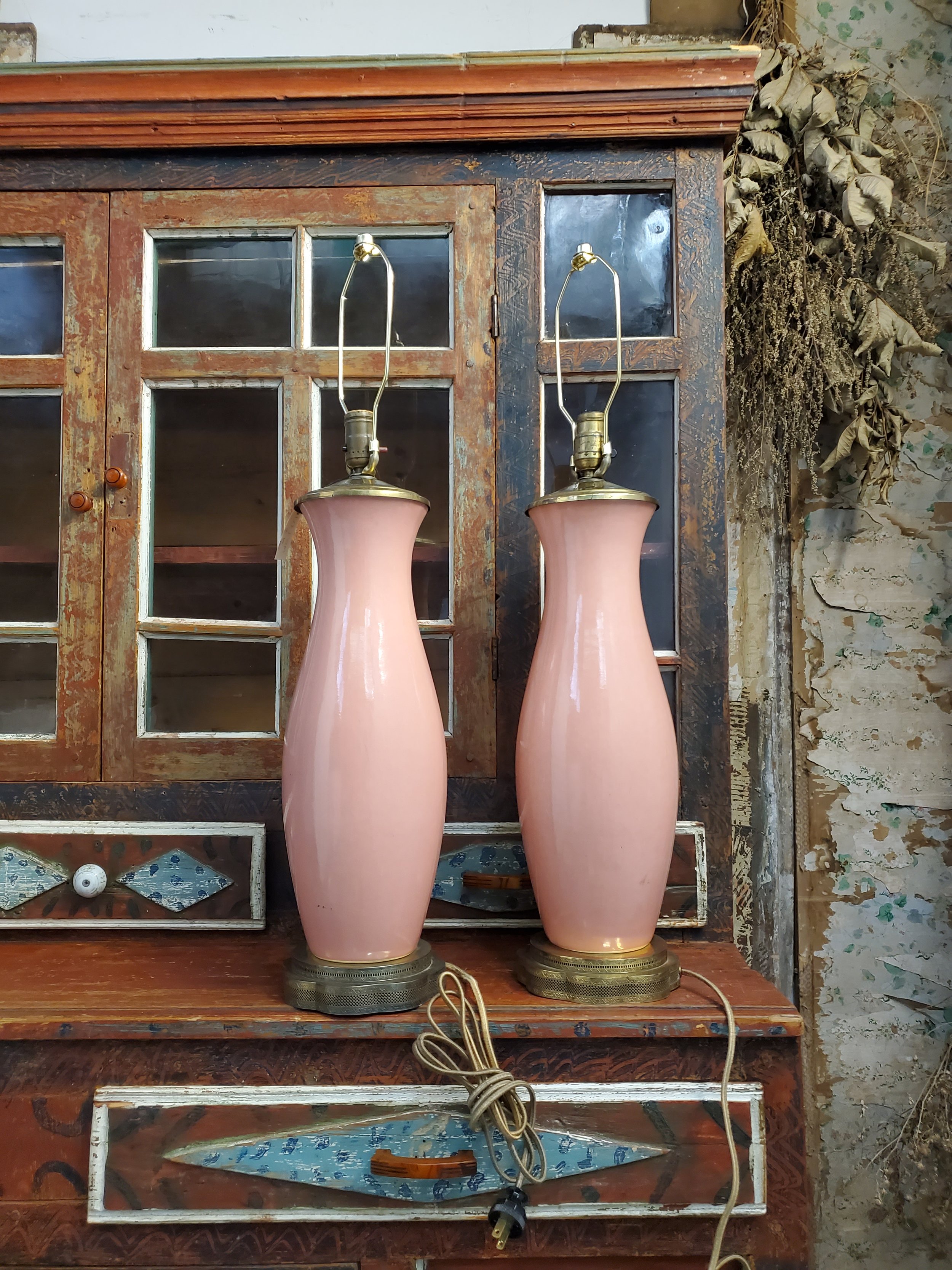 Paire de lampe de table en laiton & céramique rose antique L 3263