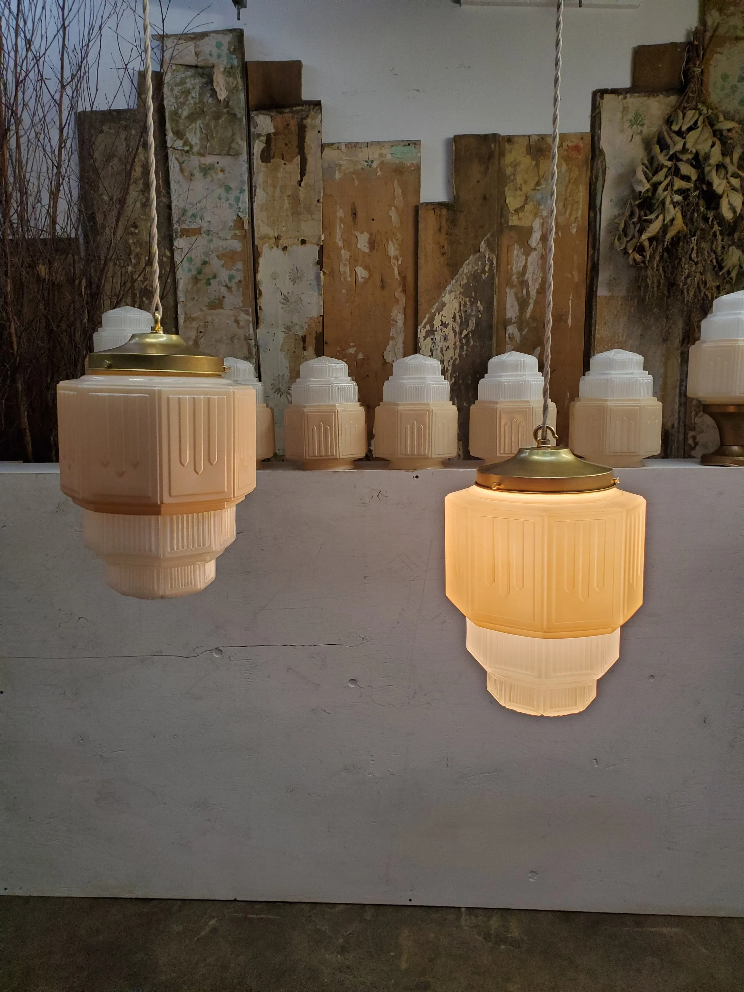 Suspension verre opaline skyscraper bicolore Art Deco antique L 3071