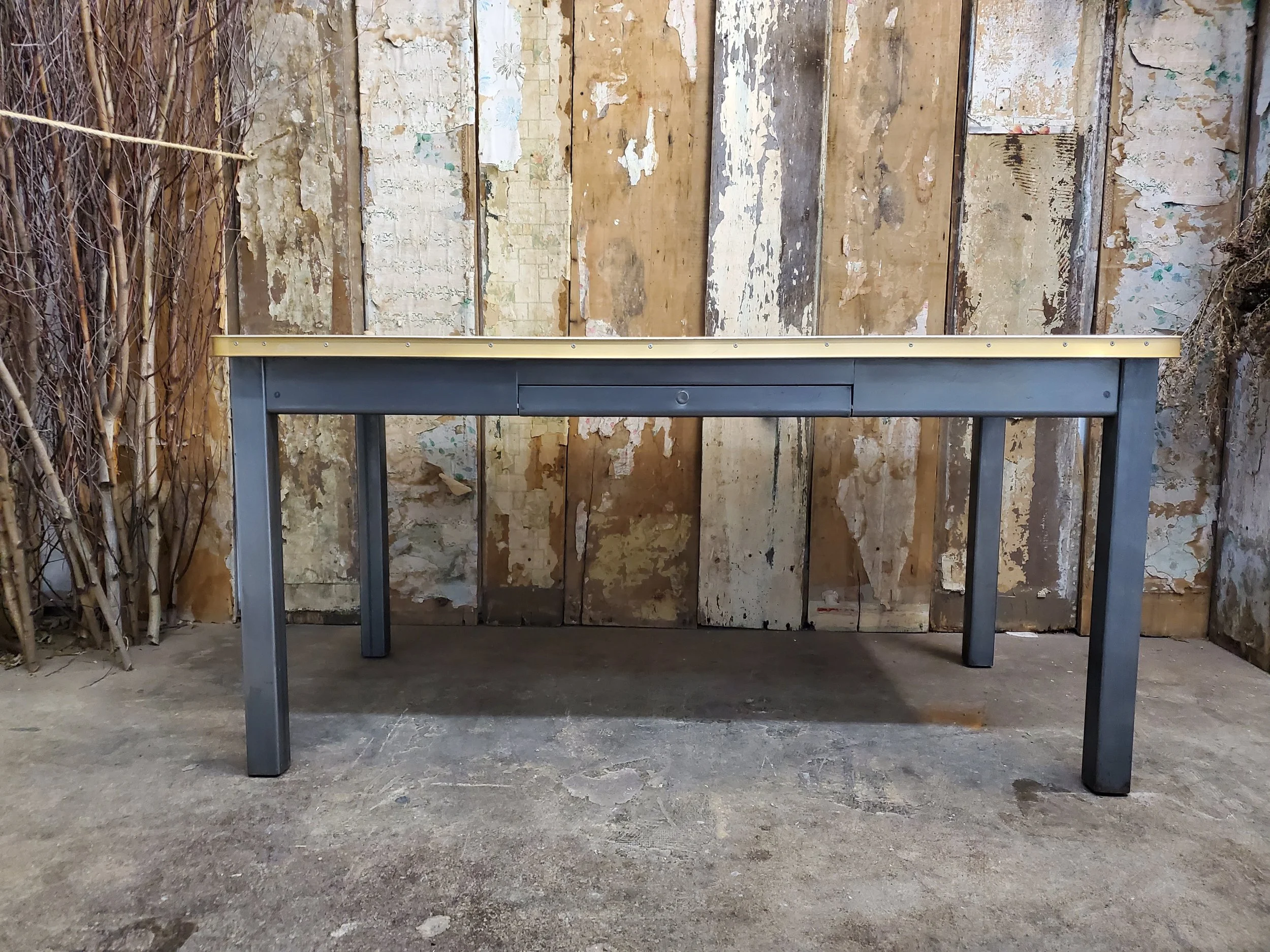 Table - Bureau de travail en métal BK JOHL INC vintage M 1731