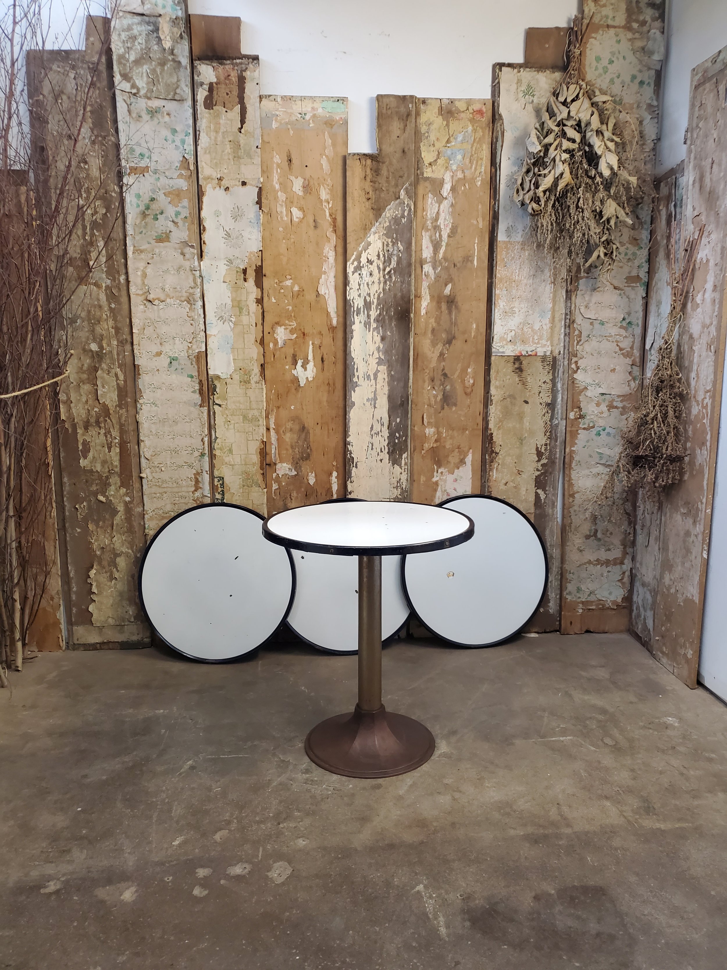 Table bistro plateau en porcelaine émaillé antique M 1781