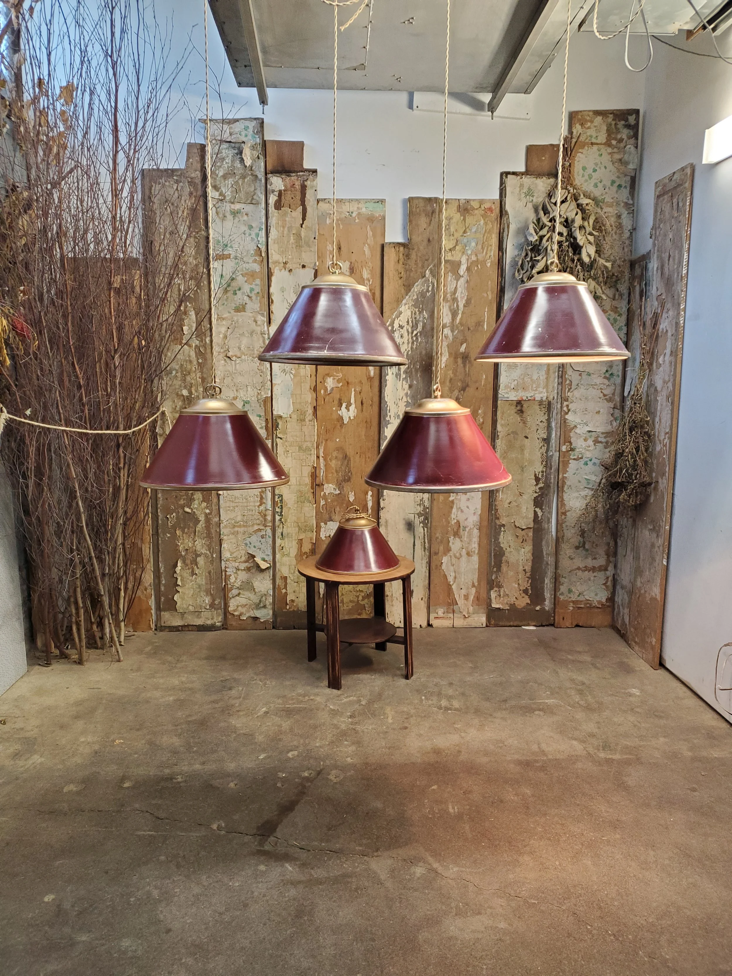 Suspension dôme china hat en métal couleur bourgogne antique L 3103