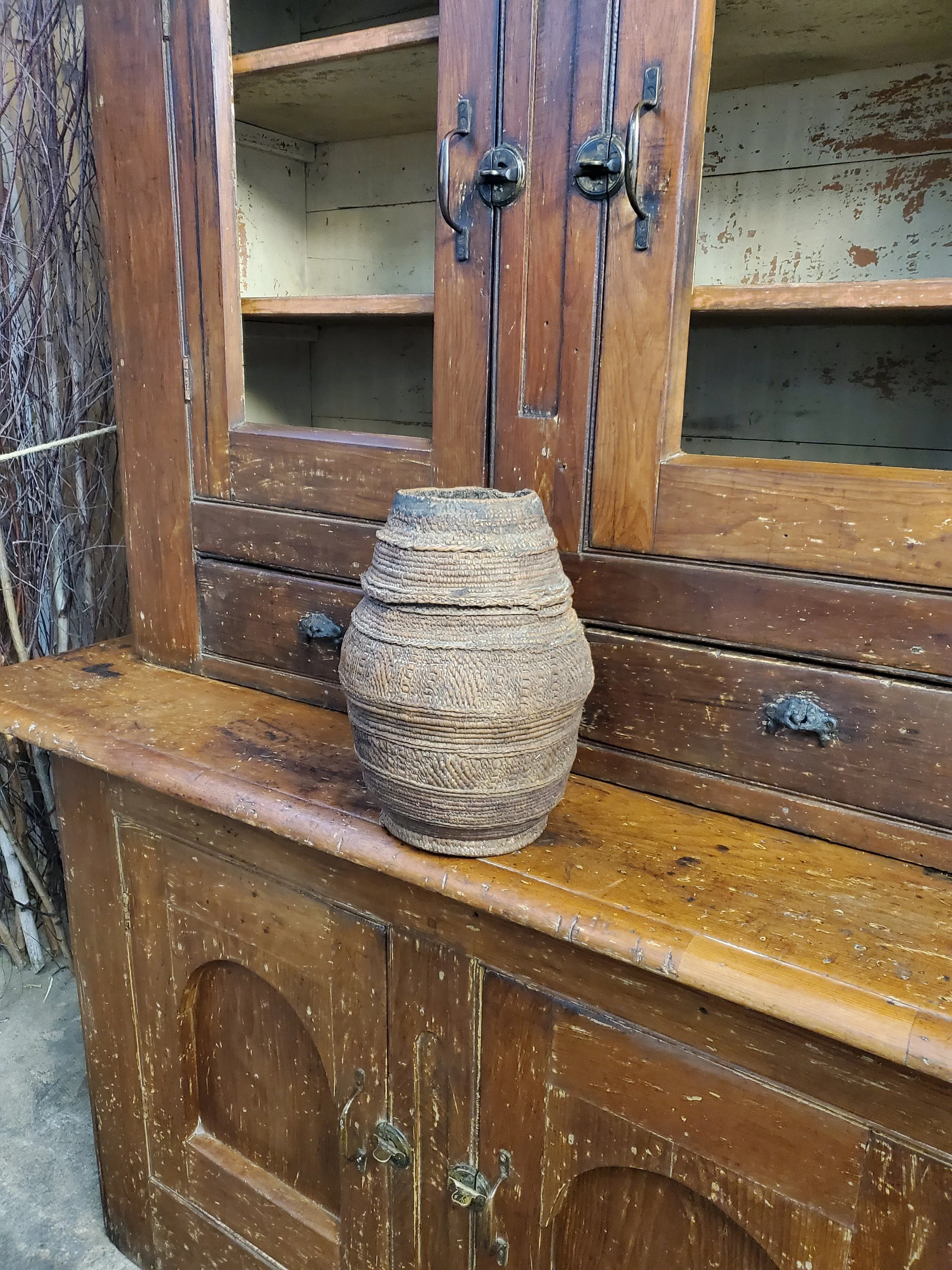 Panier africain en fibre tressée antique AC 6066