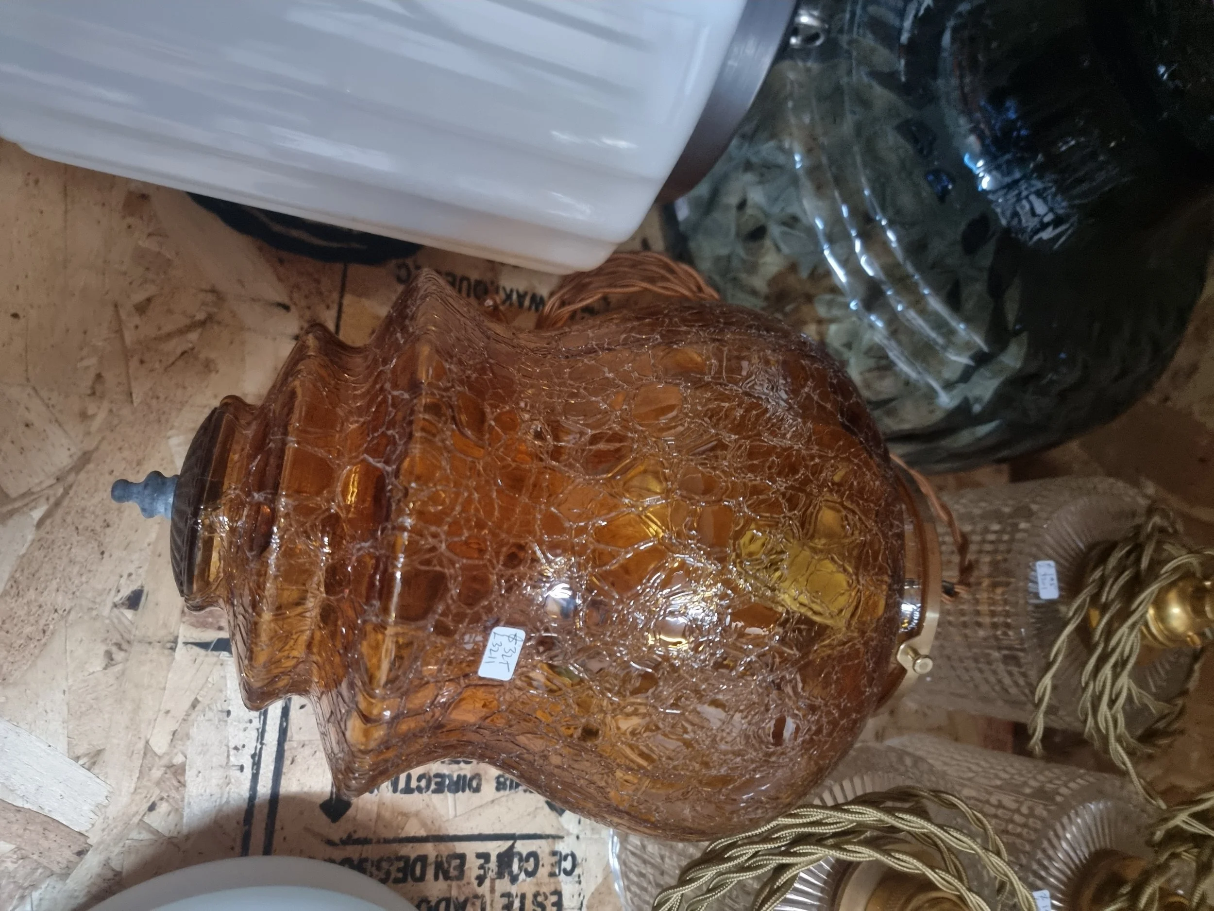 Suspension en verre ambré craquelé vintage L 3211