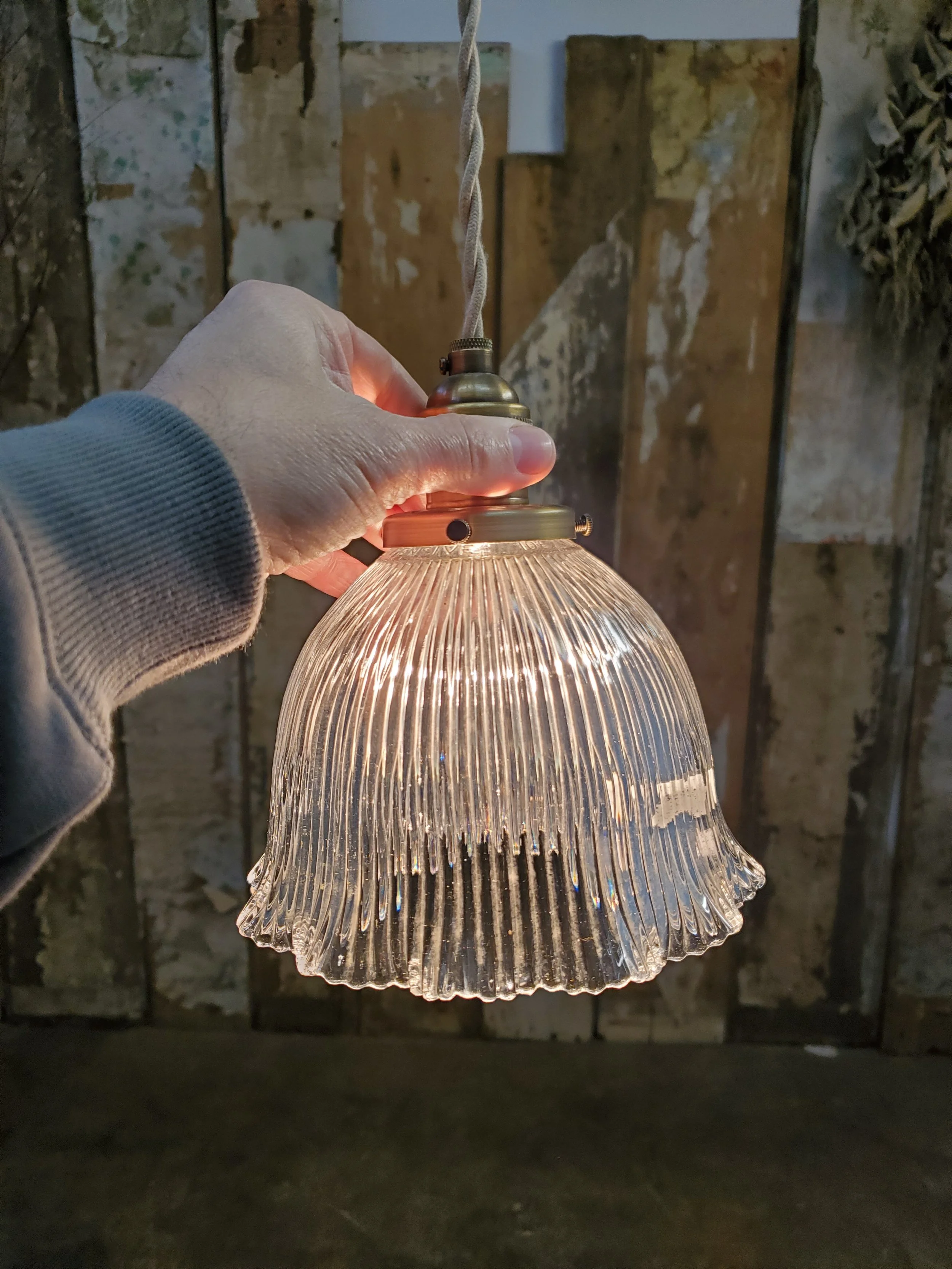 Suspension en verre holophane antique L 3120