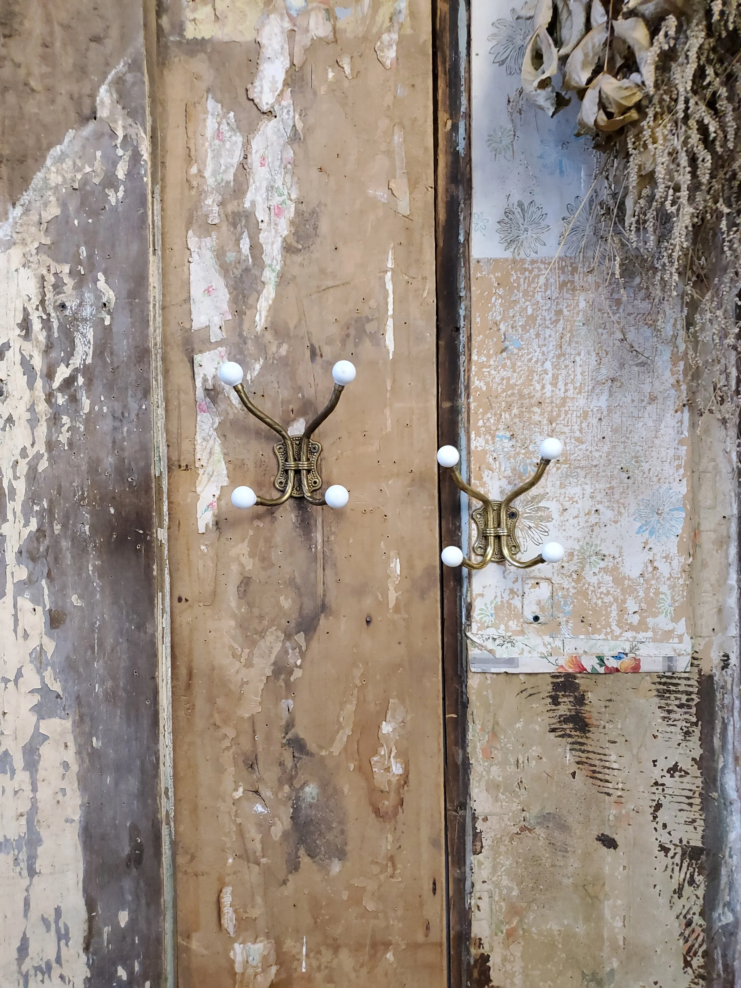Patère murale en laiton & porcelaine vintage AC 6315