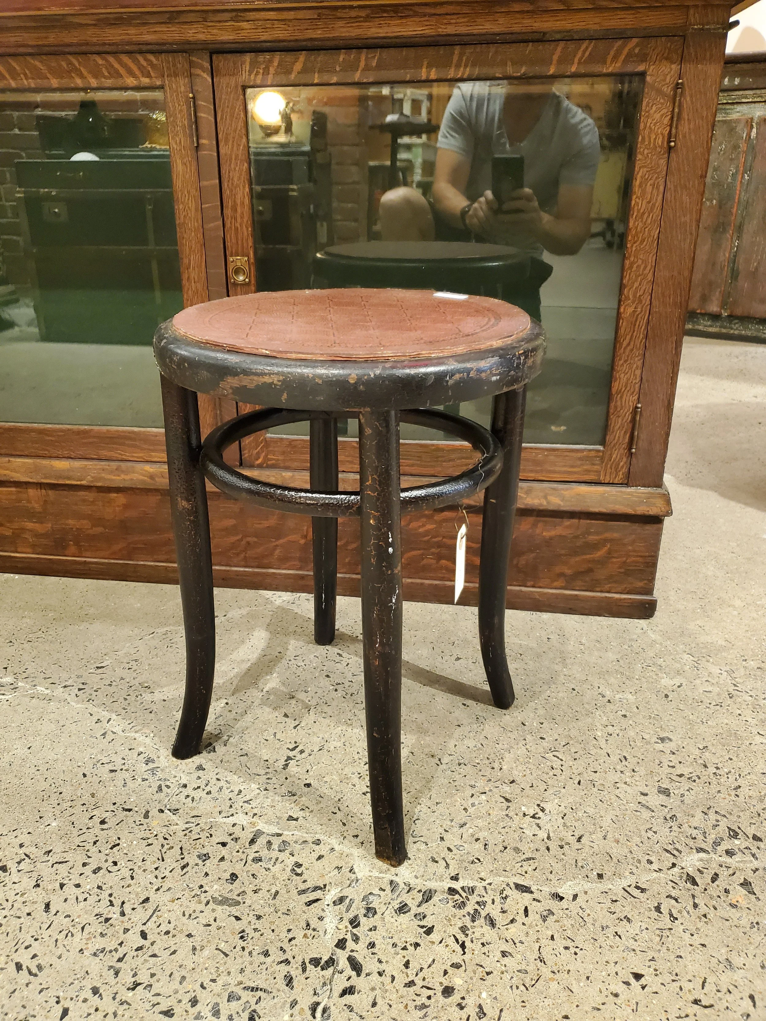 Tabouret bistro en bois courbé THONET antique C 1488