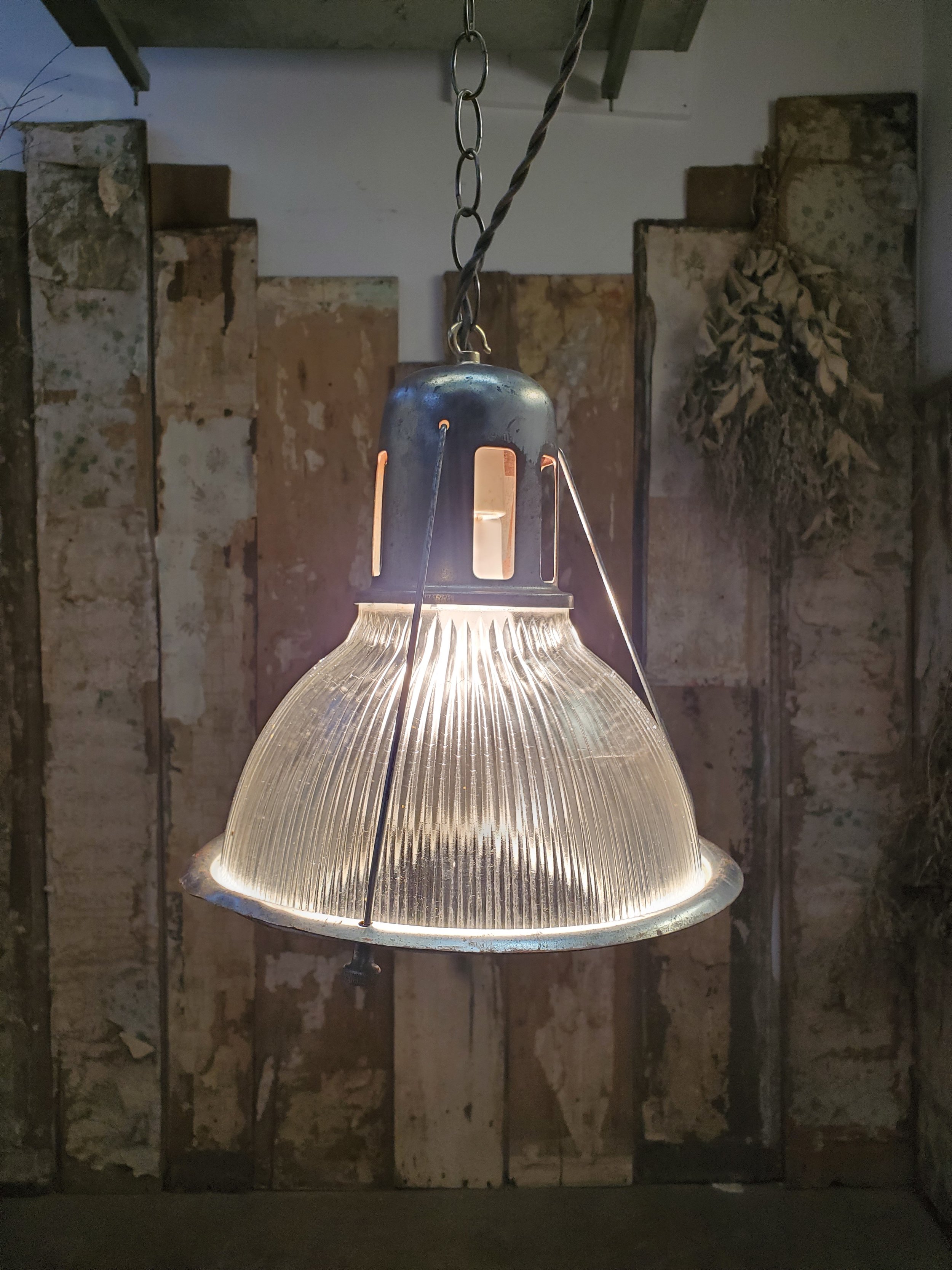 Suspension ou plafonnier en verre Holophane 12" antique L 3289