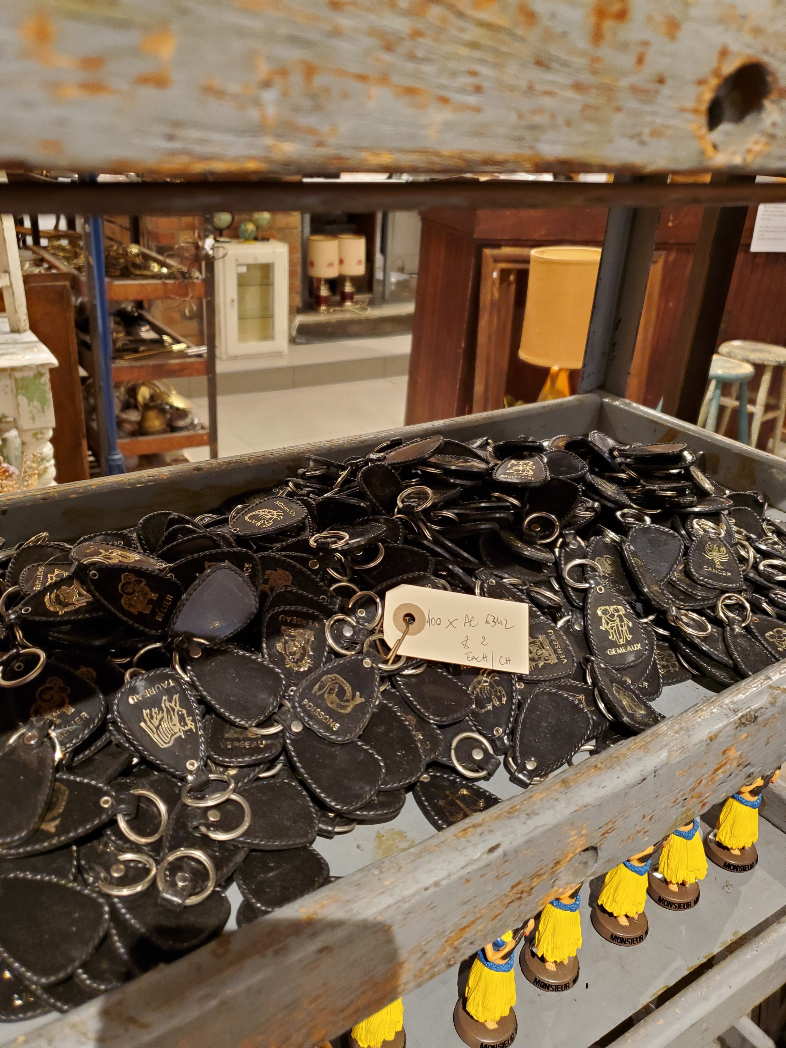 Porte clefs en plastique noir Signes Astrologiques vintage AC