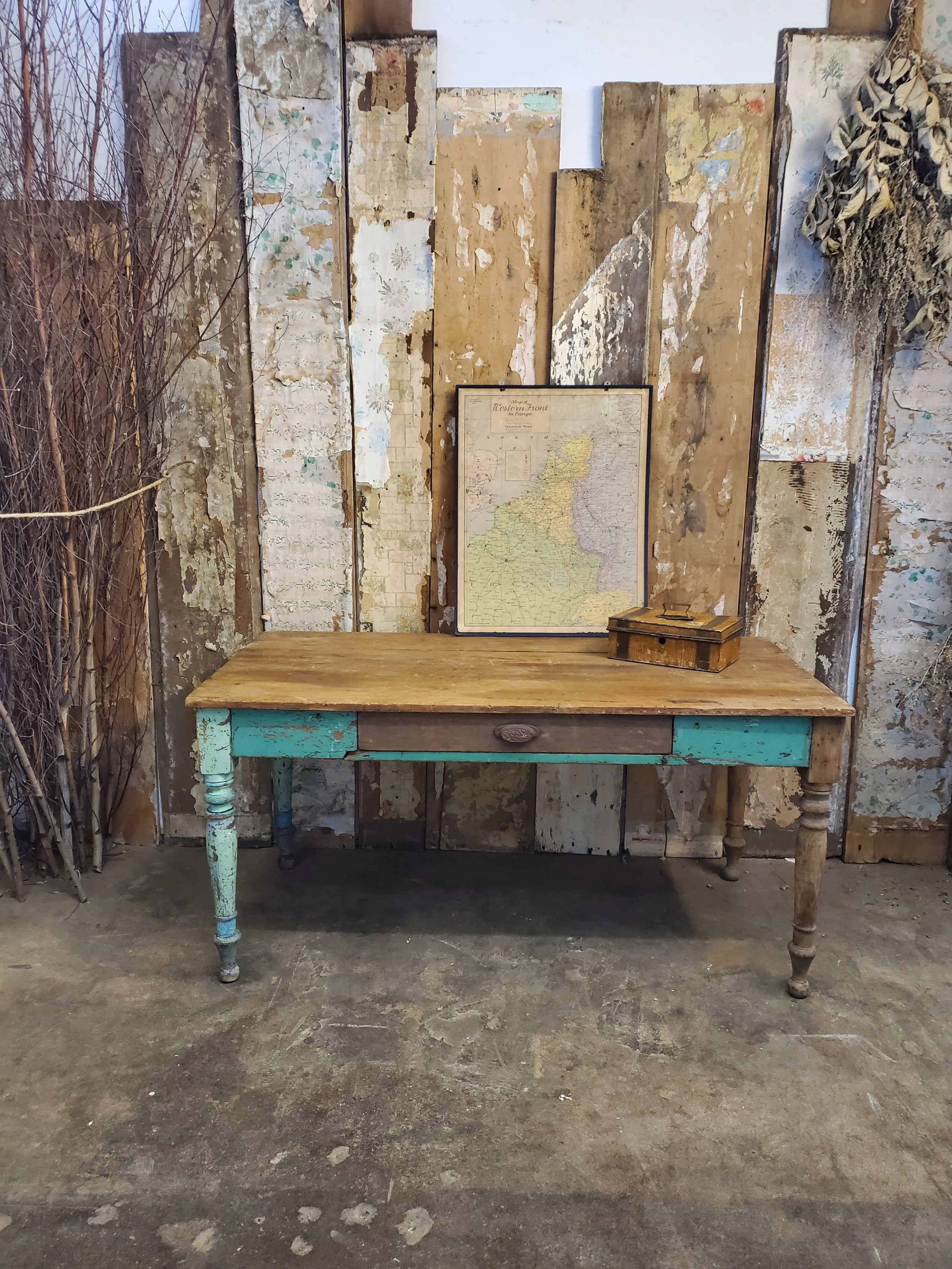 Bureau table en bois country antique M 1749