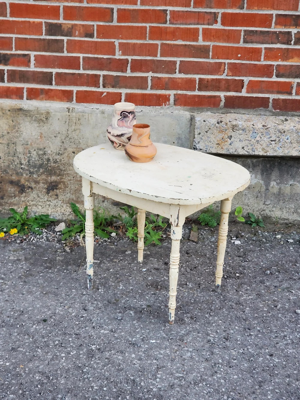 Table d'appoint shabby tournée table blanc crème années 60