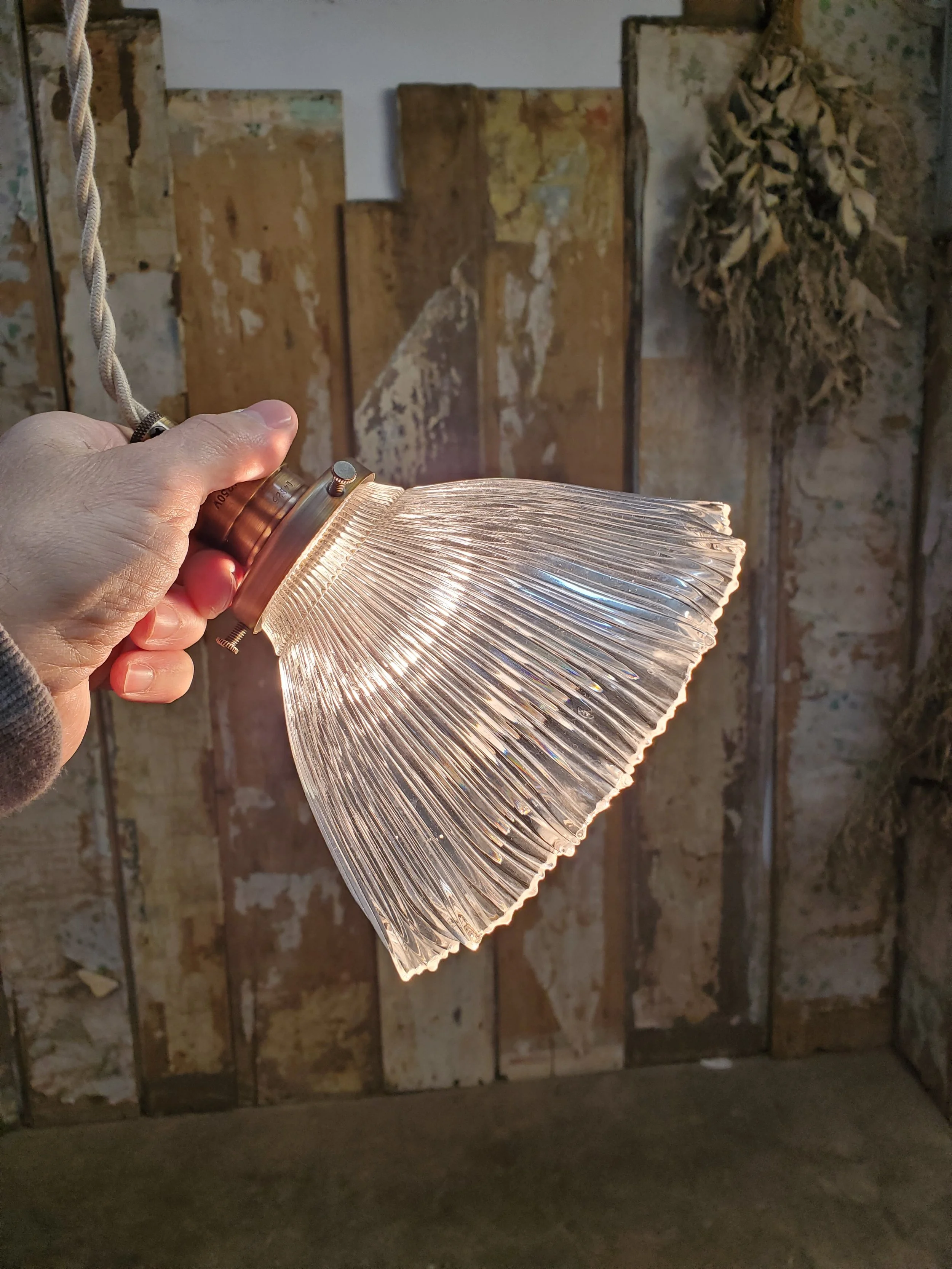 Suspension en verre holophane antique L 3121