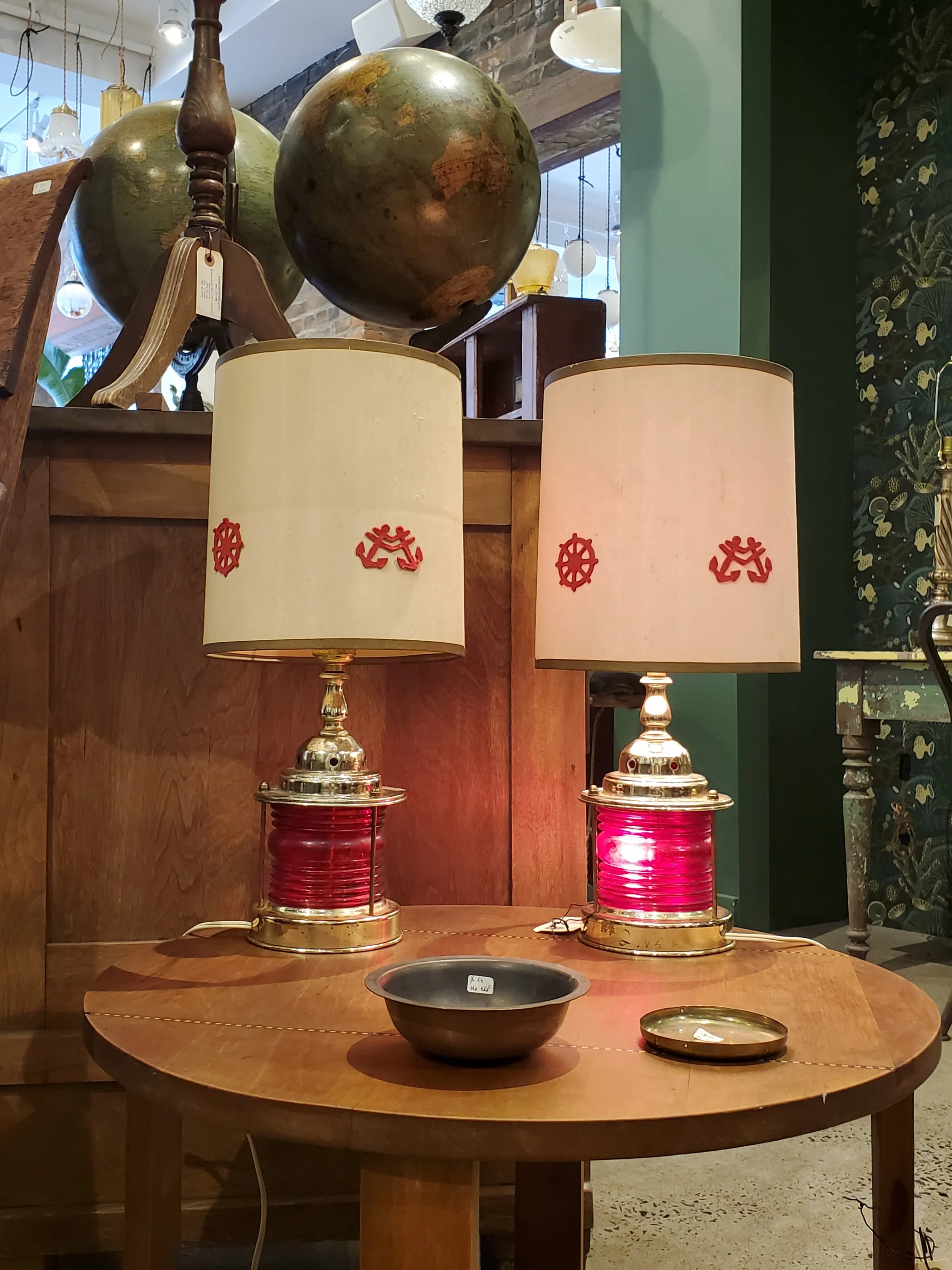 Paire de lampe de table Fanal rouge vintage L 3299