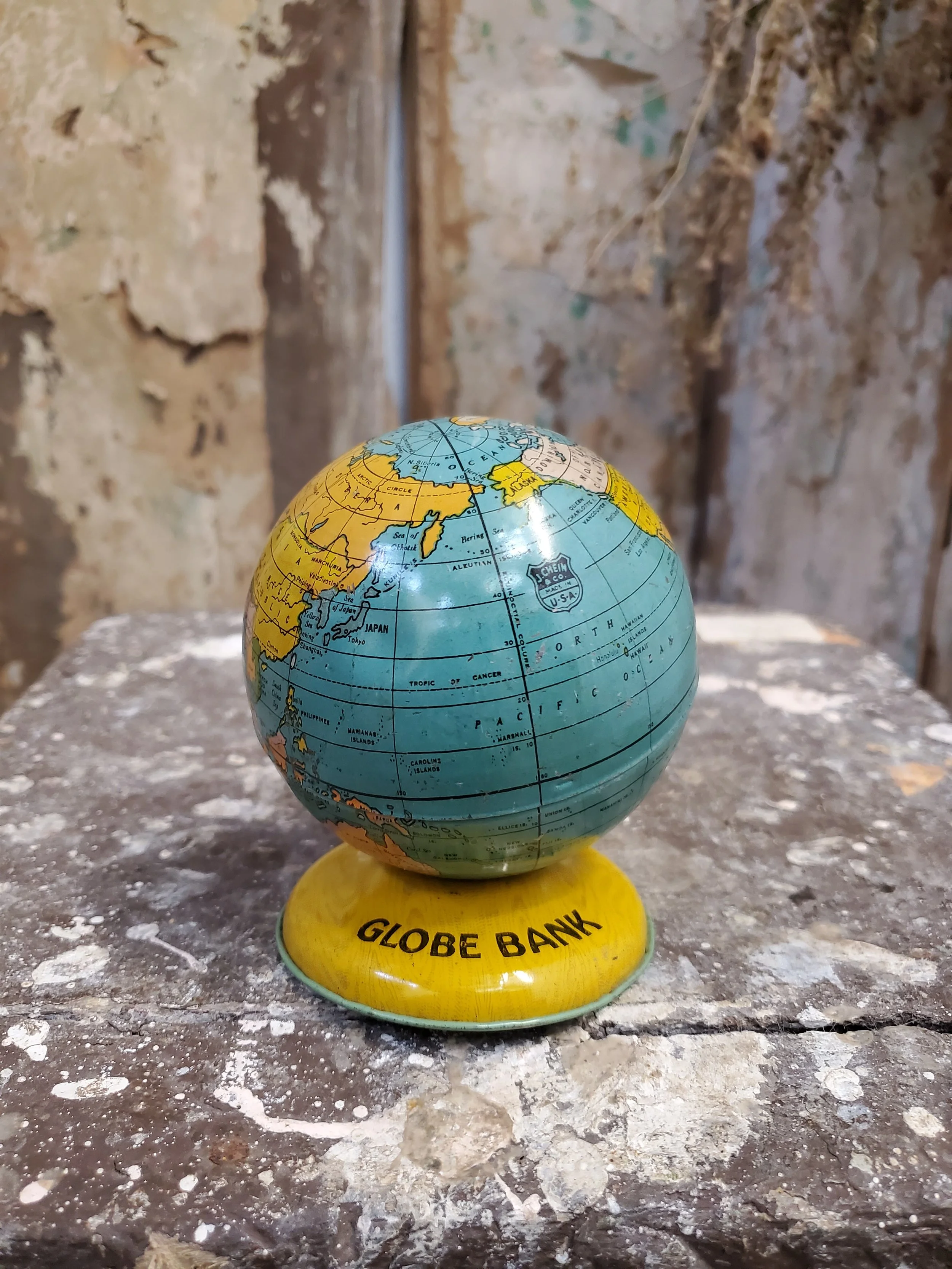Tirelire globe terrestre en métal J.CHEIN antique AC 6312