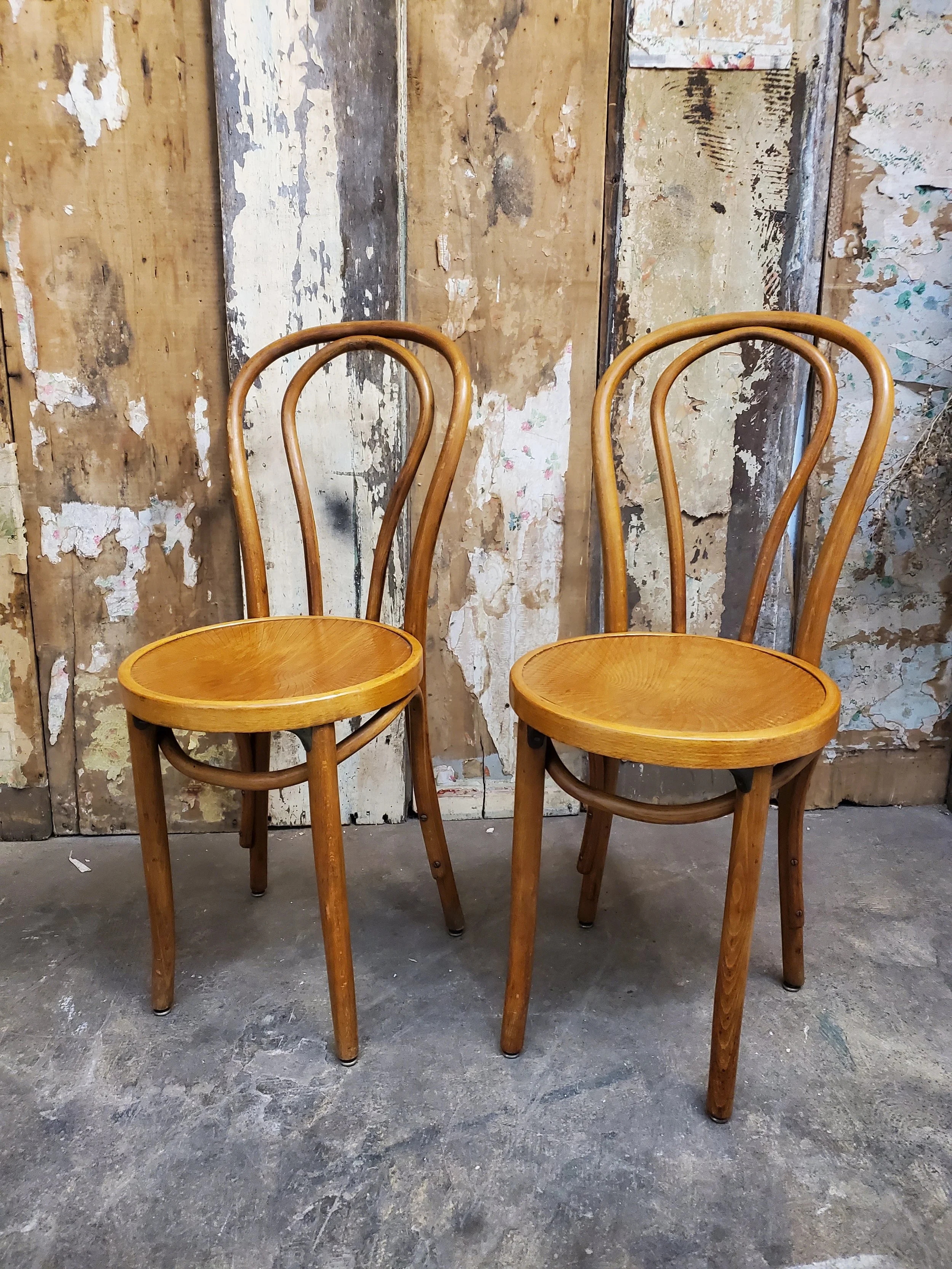 Chaise bistro en bois courbé THONET modèle n°18 antique C 1490