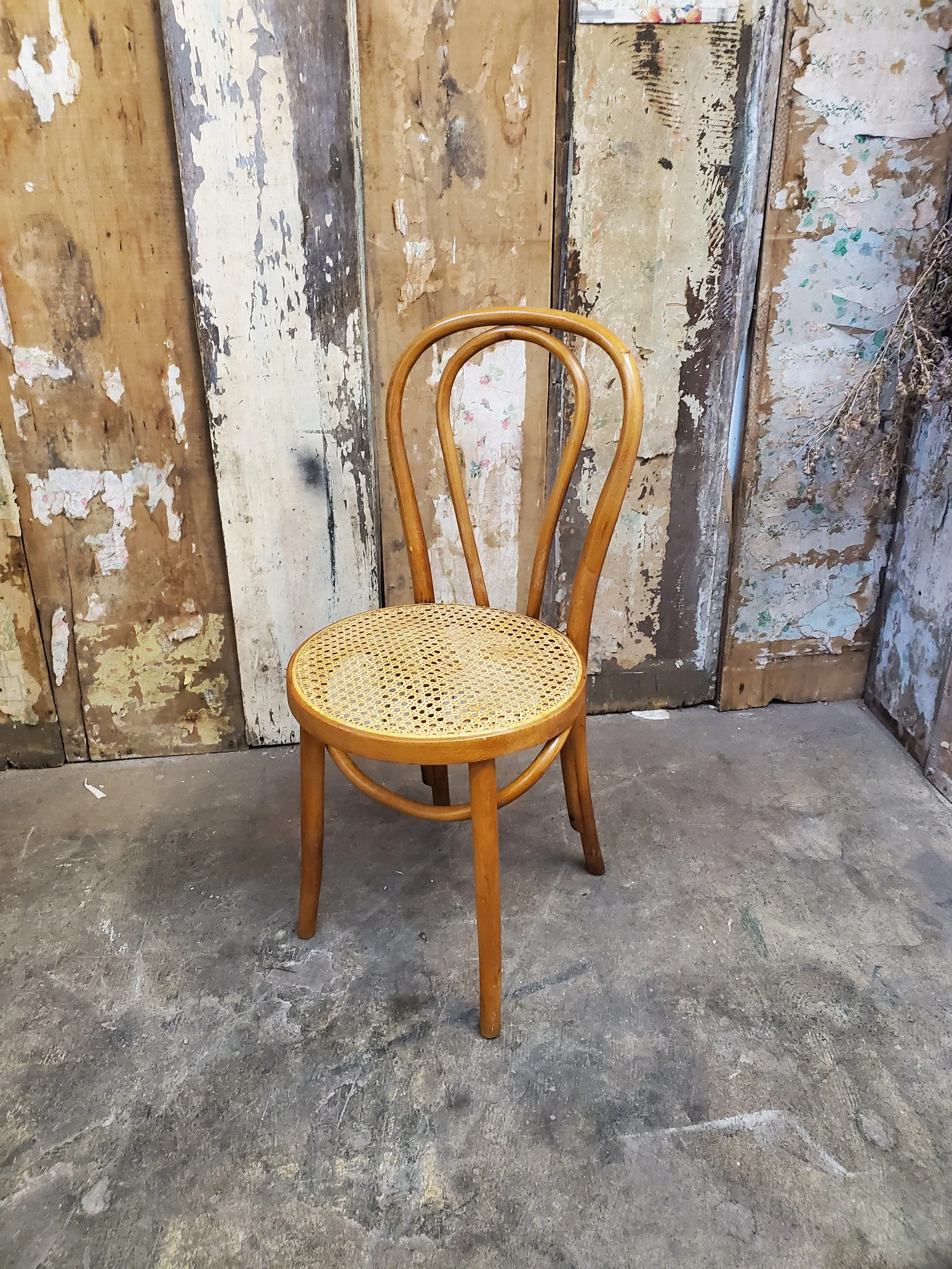 Chaise bistro en hêtre courbé THONET antique C 1491