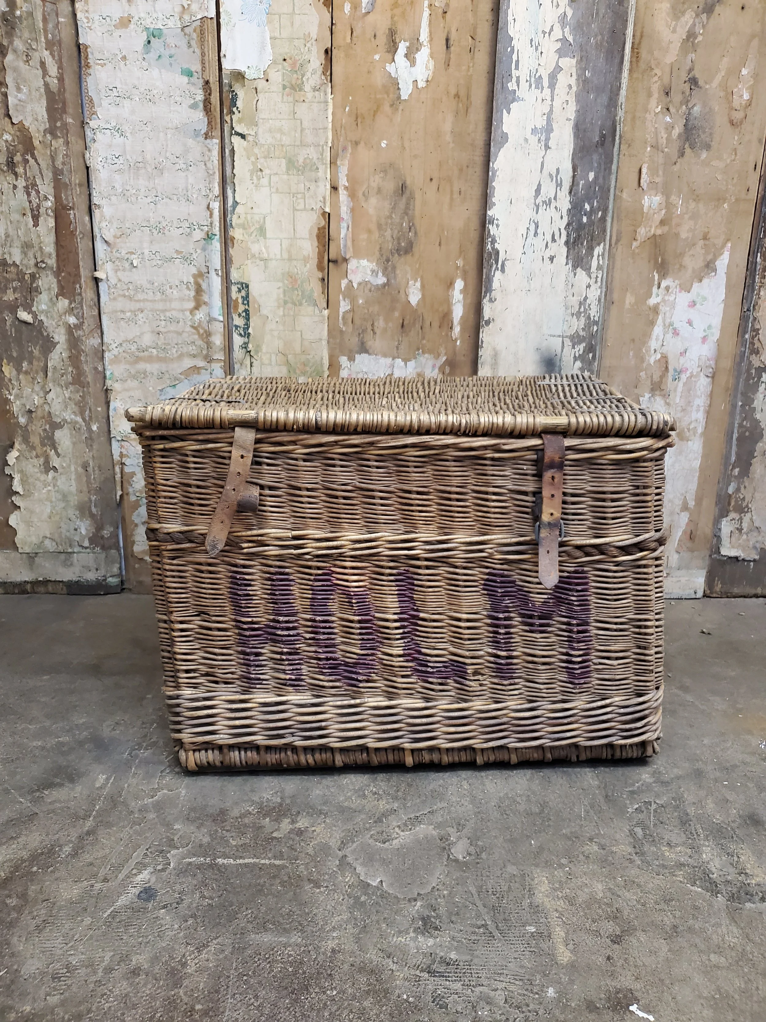 Coffre malle de rangement en osier antique AC 6217