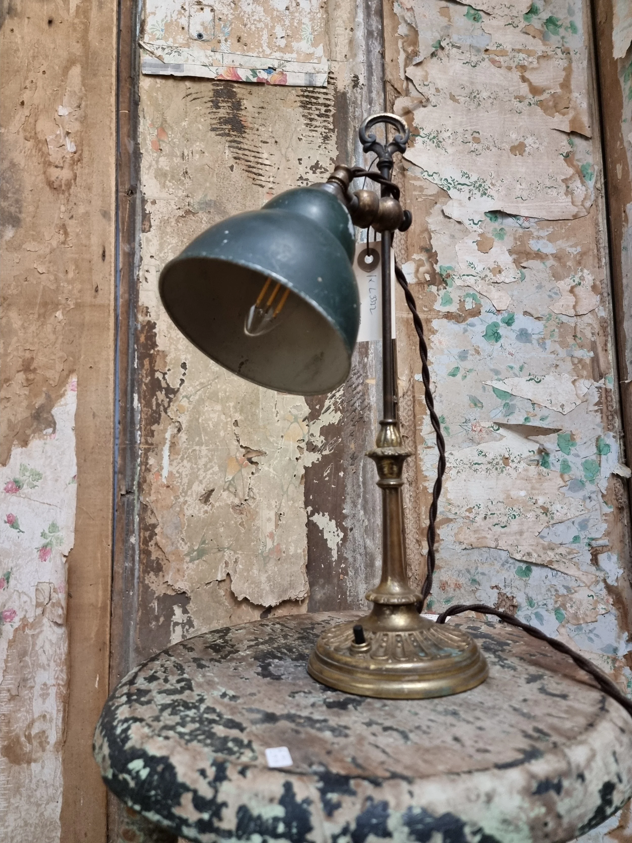 Lampe de bureau française en laiton antique L 3324