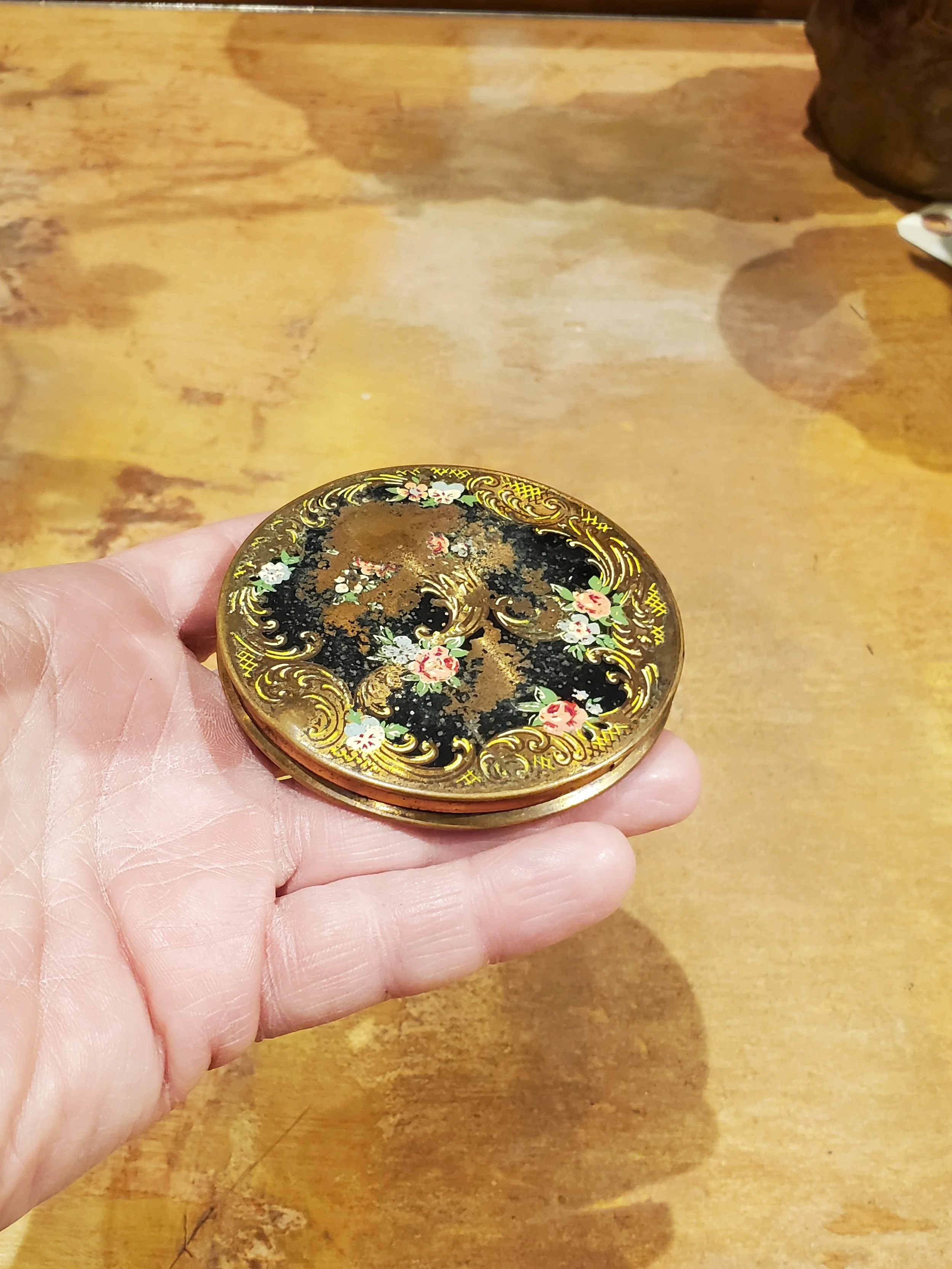 Poudrier avec miroir en laiton ciselé vintage AC 6191