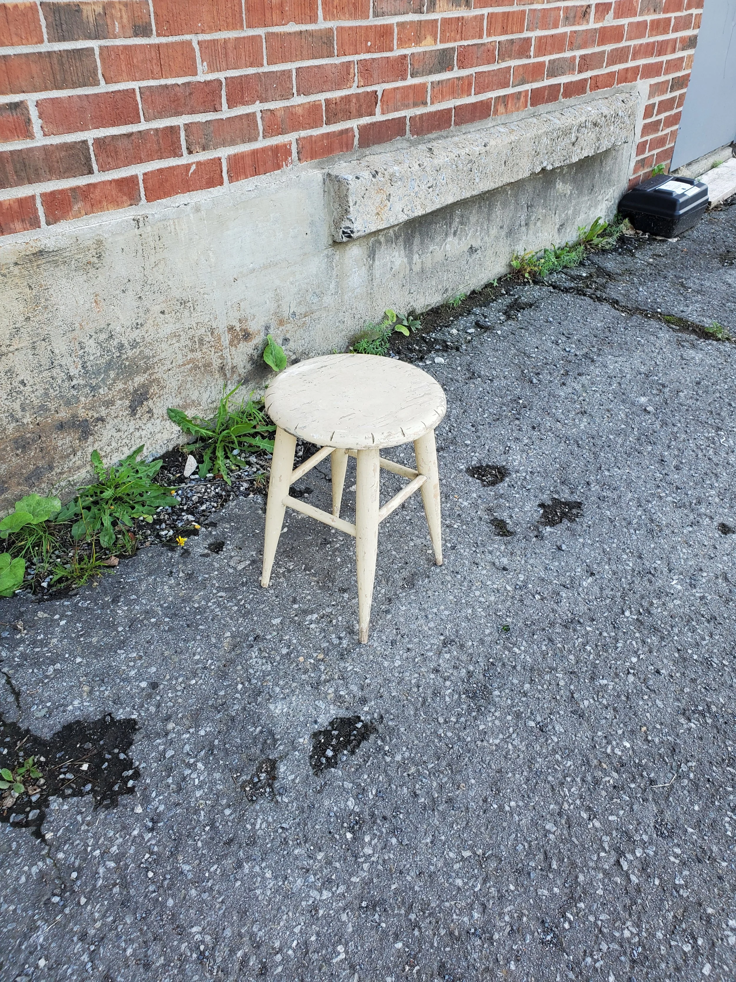 Tabouret en bois primitif antique C 1423