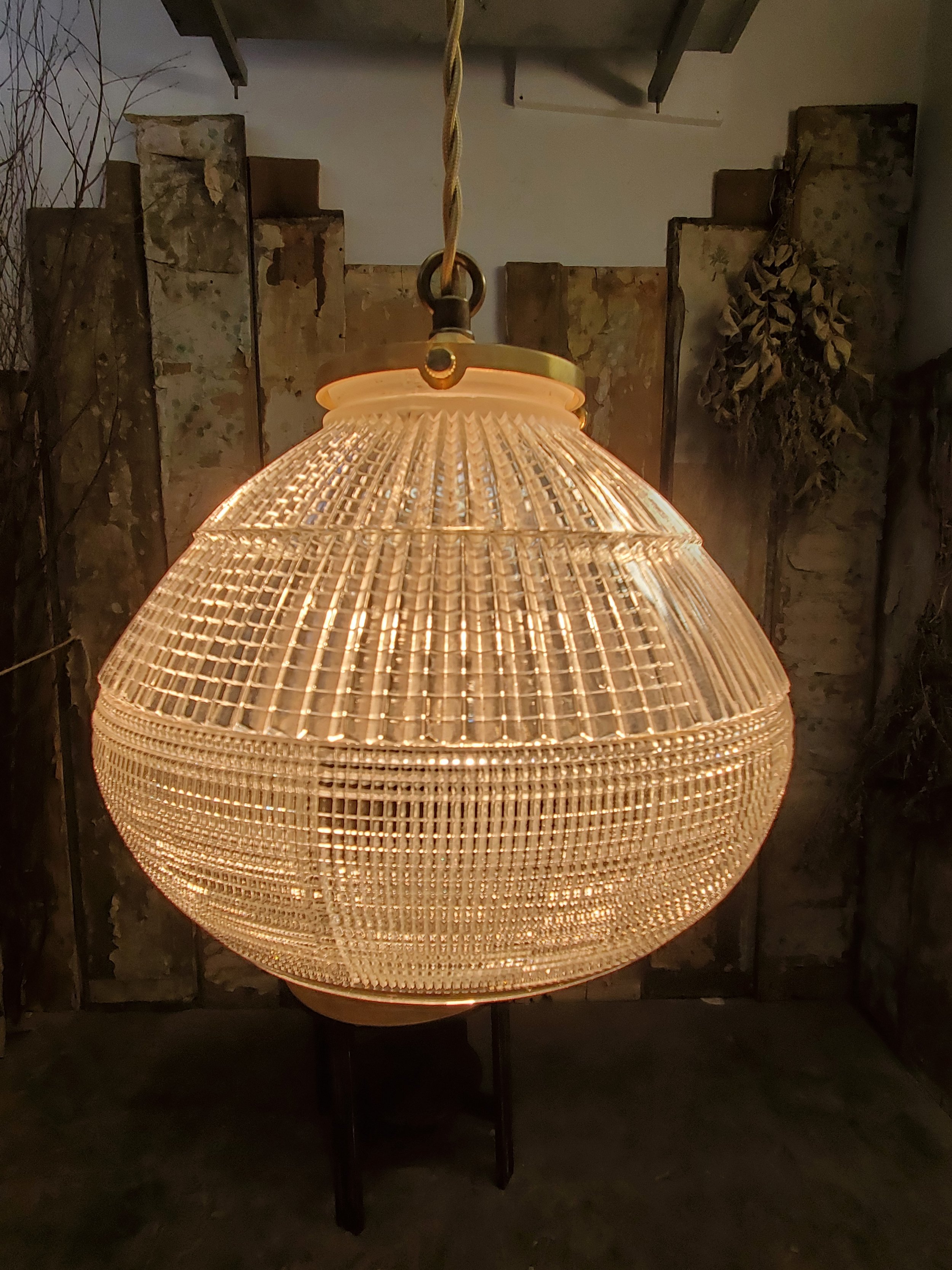 Suspension industrielle en verre holophane antique L 3099