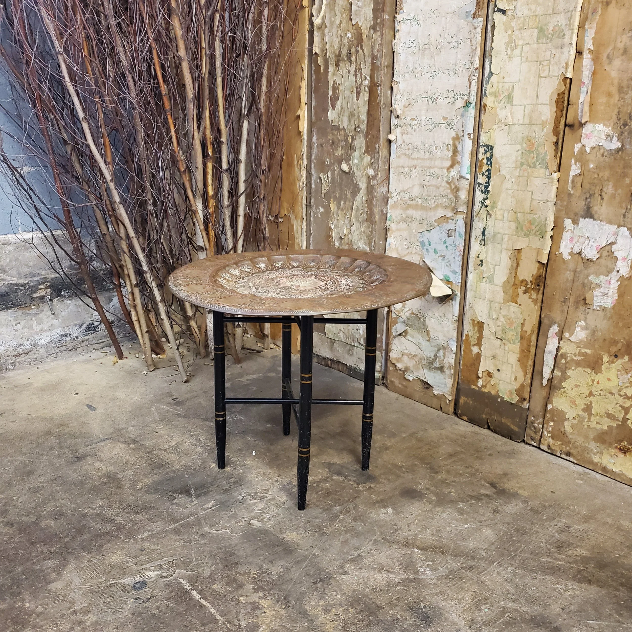 Table à café en laiton & base bois made in India vintage M 1673