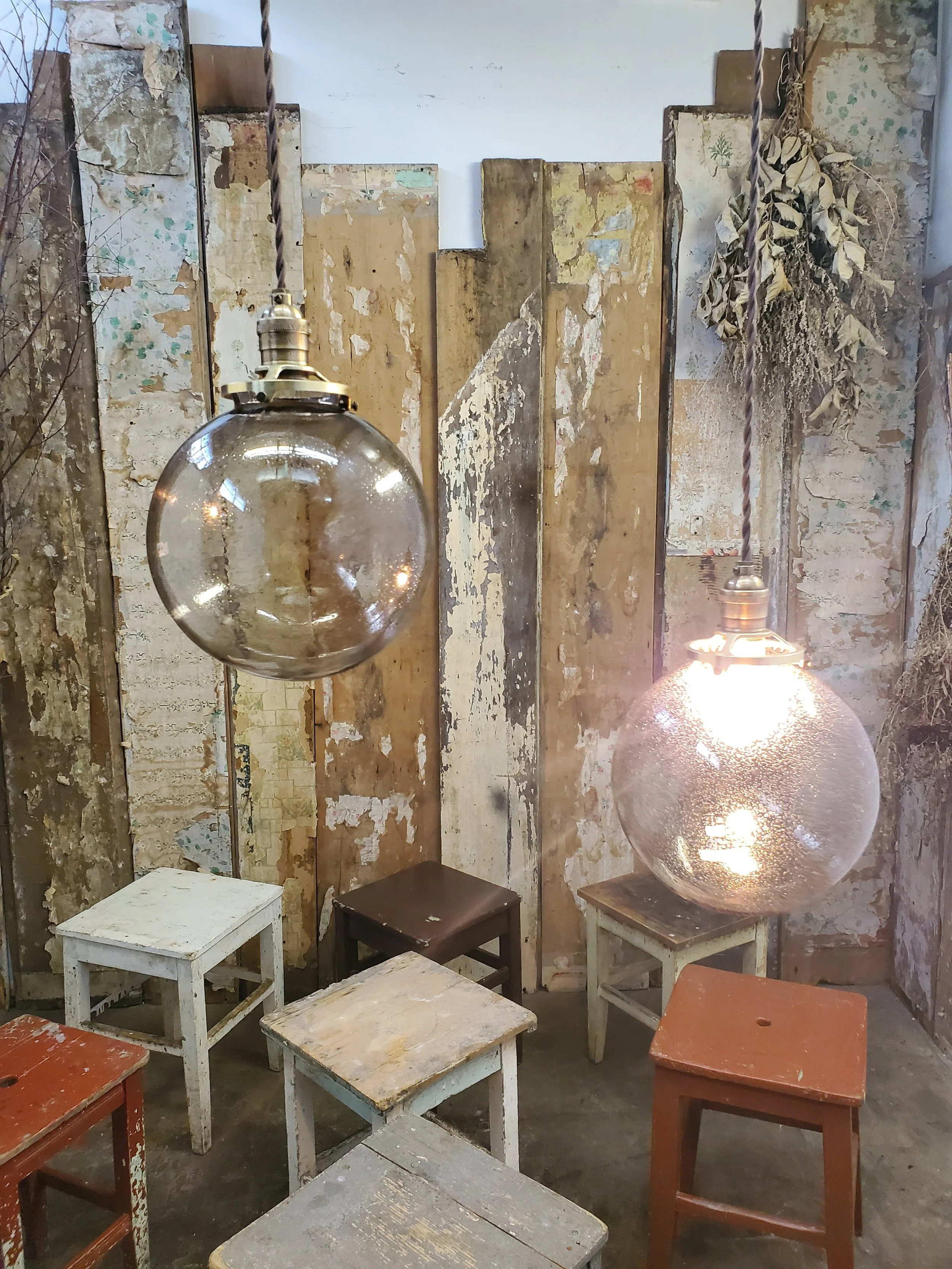Suspension boule en verre ambré vintage L 3188