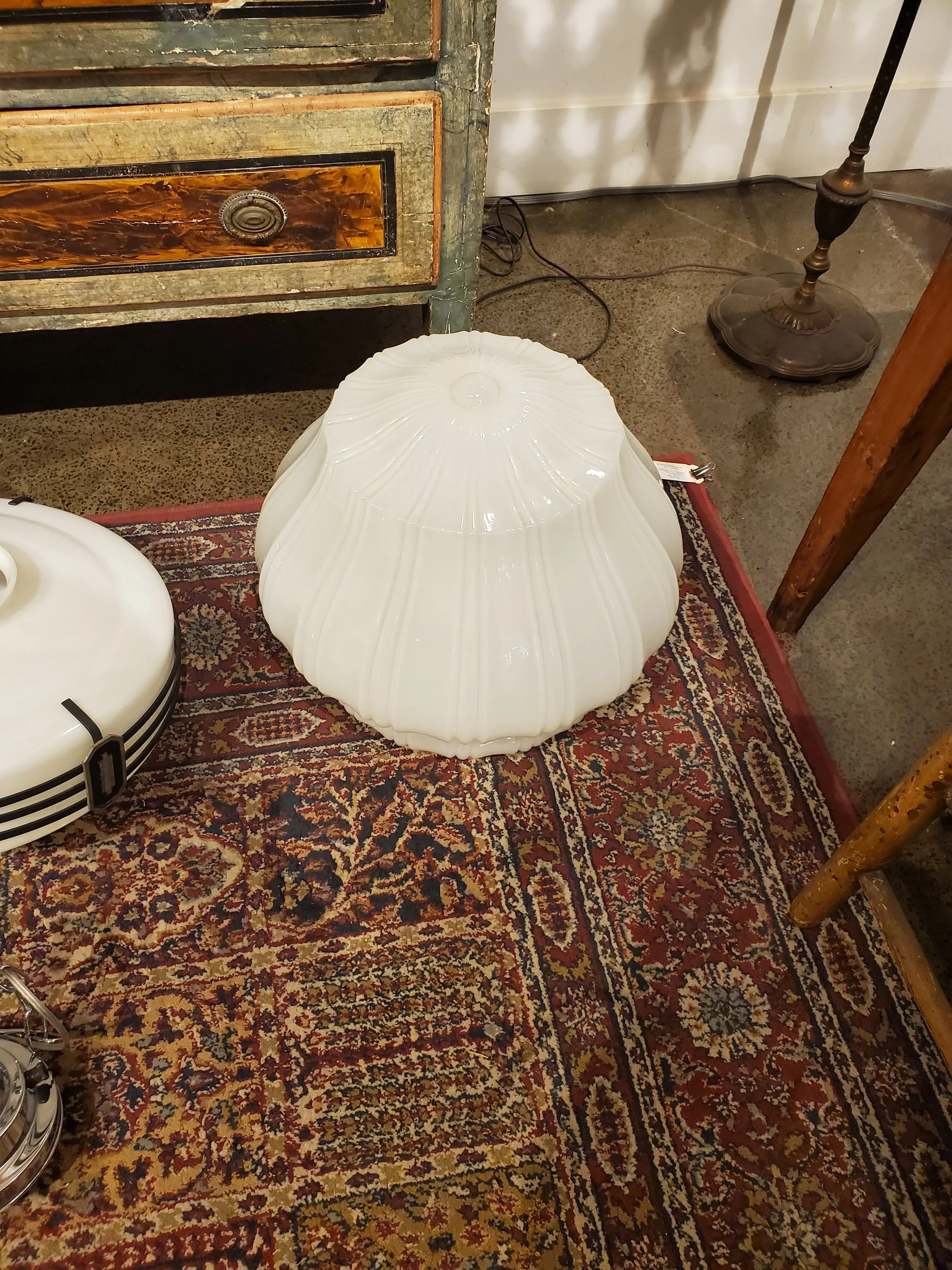 Suspension ou plafonnier verre opaline gothique antique L 3333