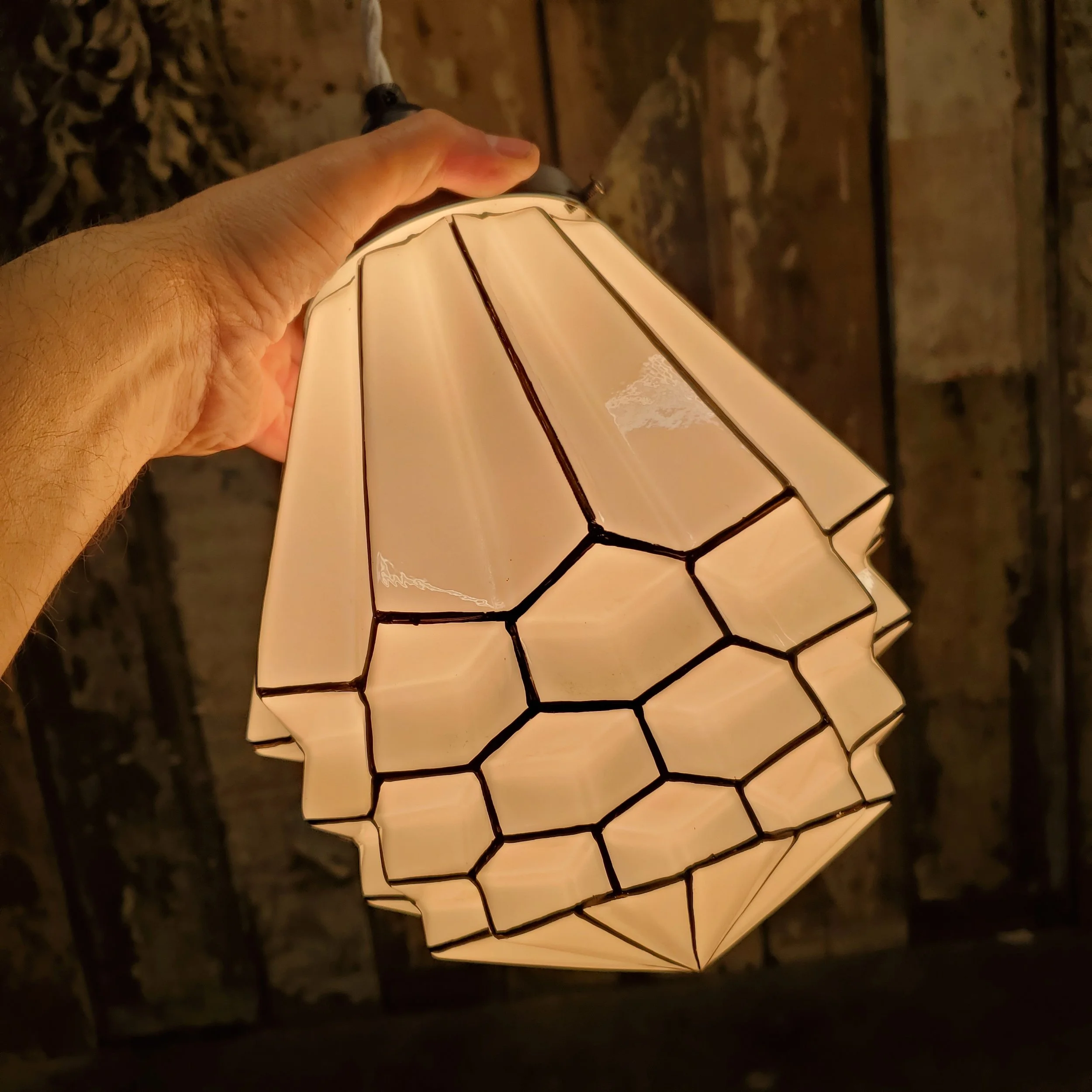 Suspension ou plafonnier en verre opaline art deco antique L 2764