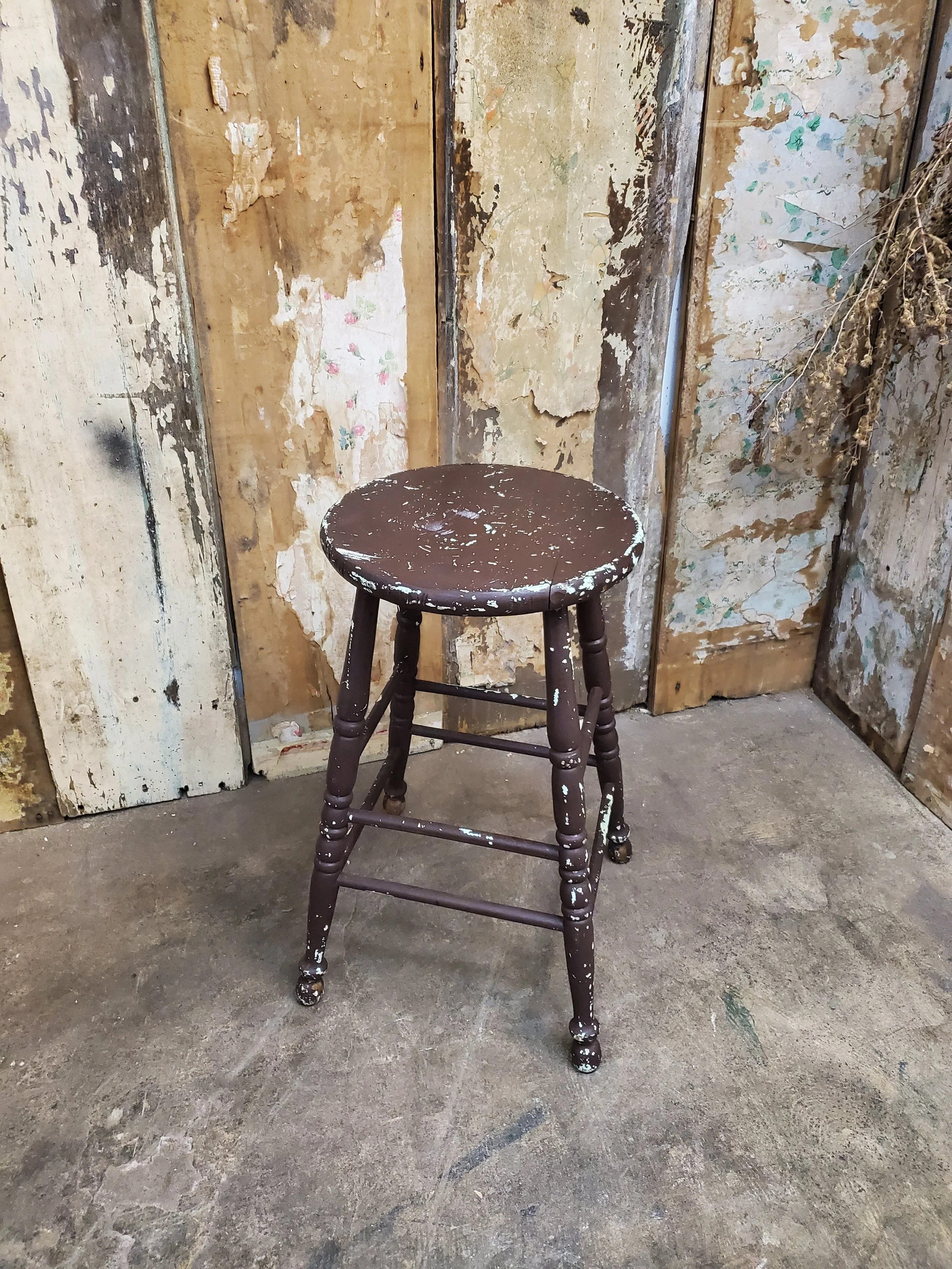 Tabouret en bois country couleur marron antique C 1471