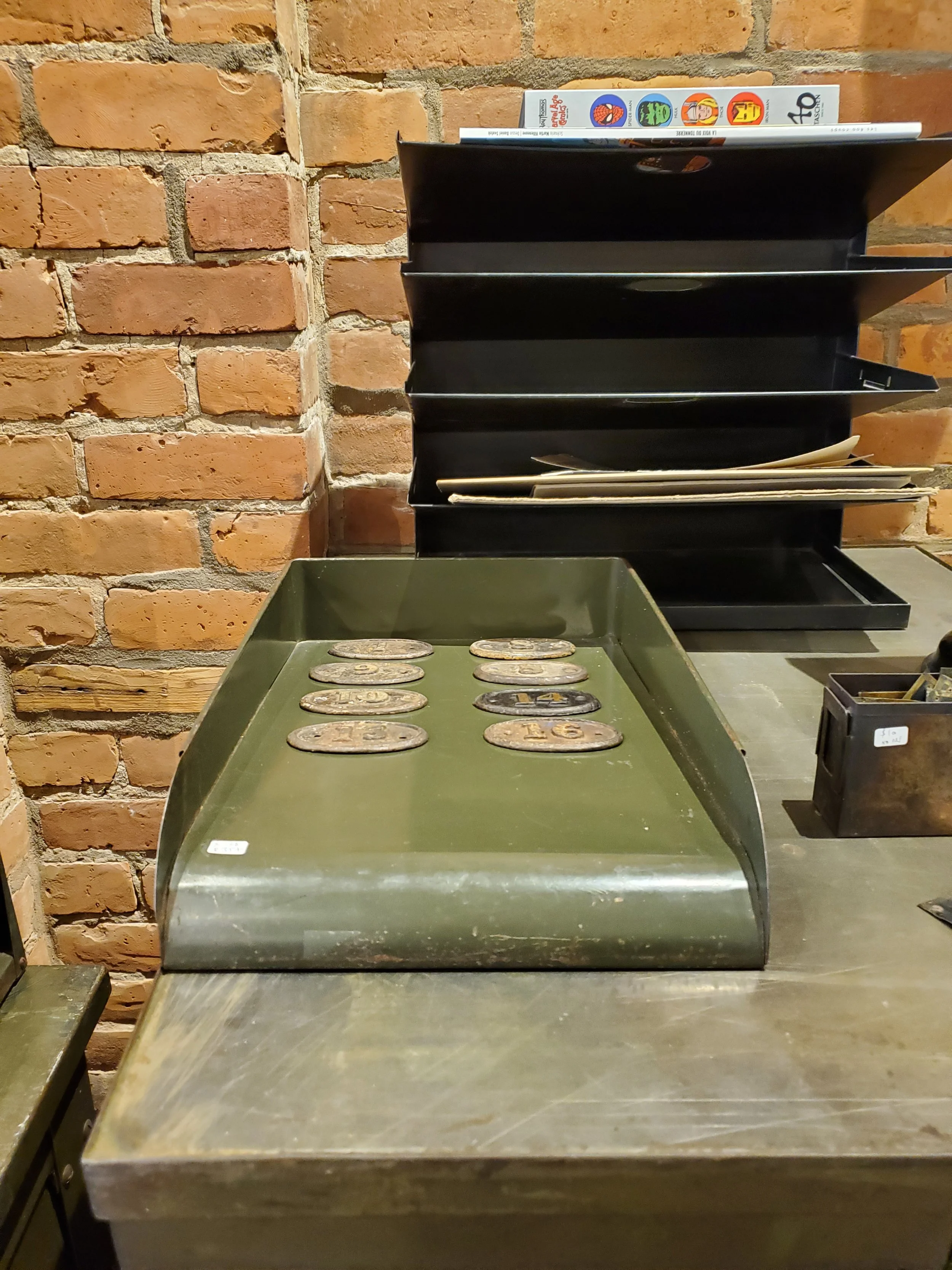 Porte courrier en métal GW vintage P 357