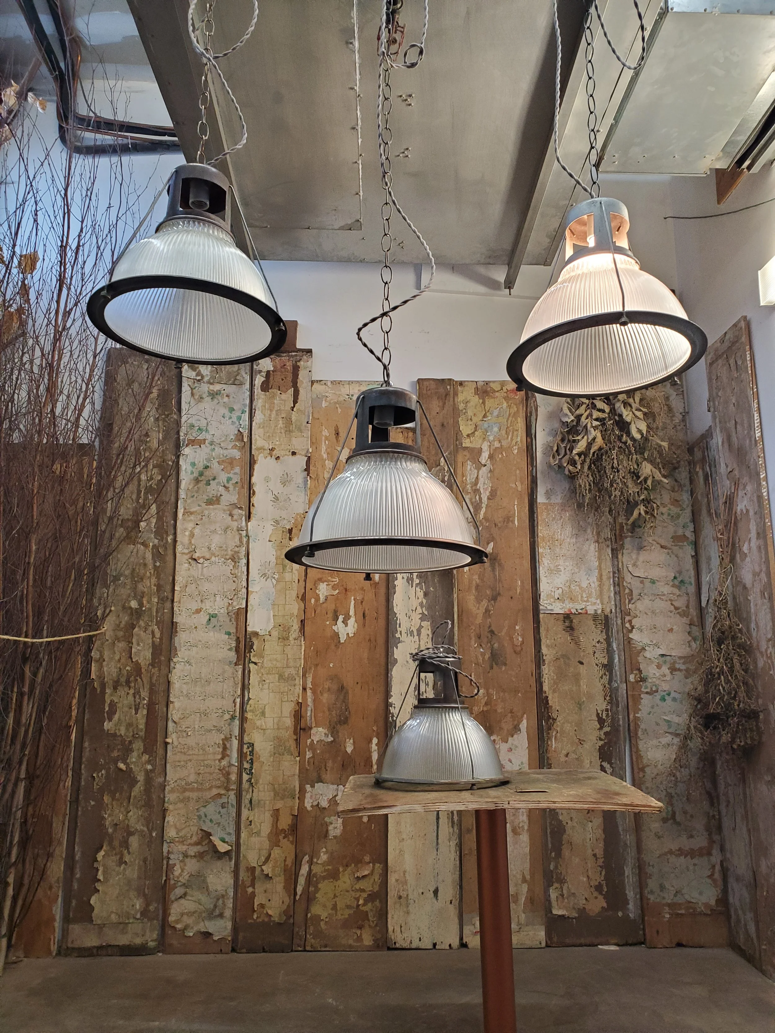 Suspension industrielle en verre holophane antique L 3266