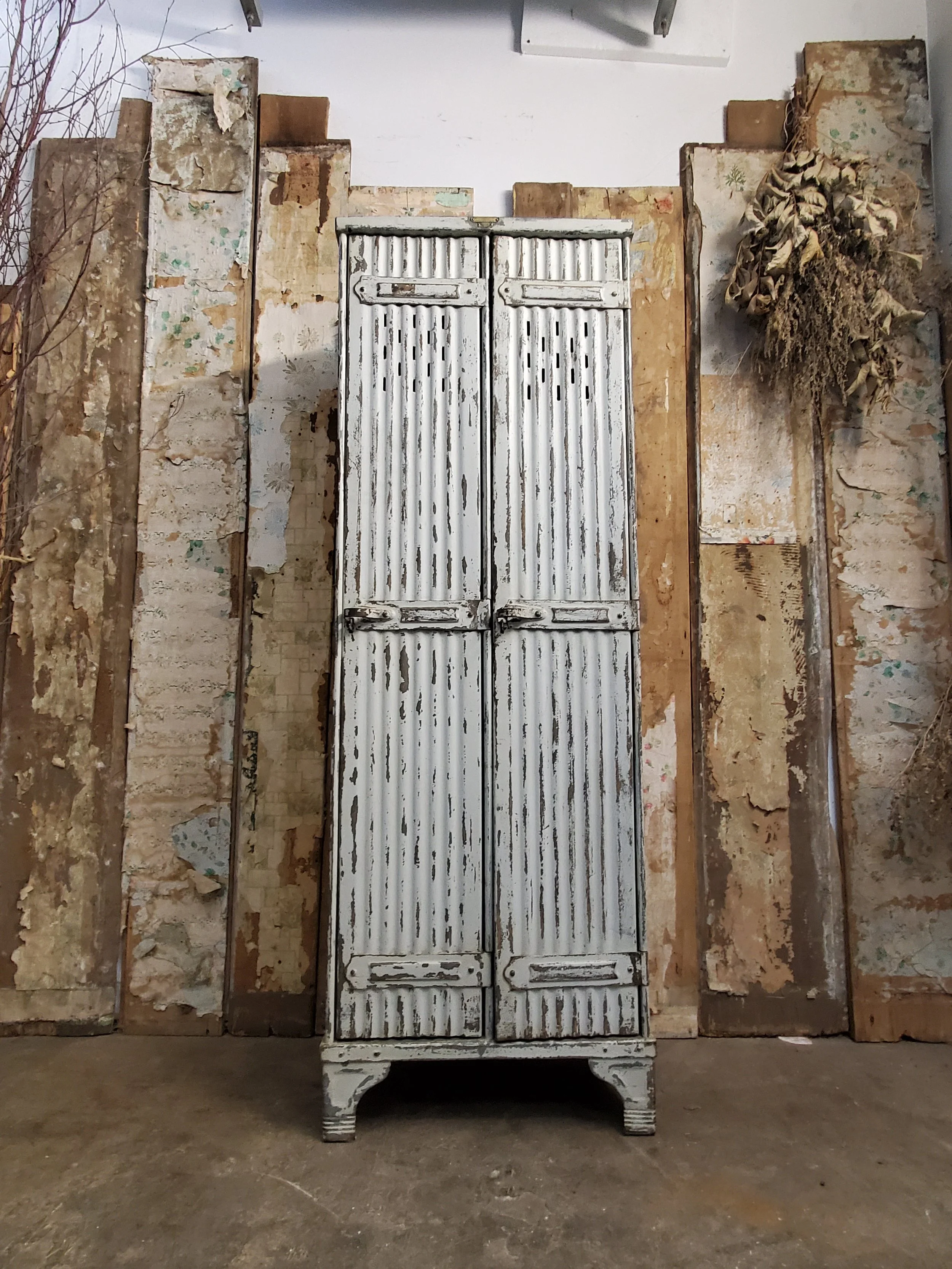 Casier locker d'atelier en métal FORGES DE STRASBOURG antique M 1745
