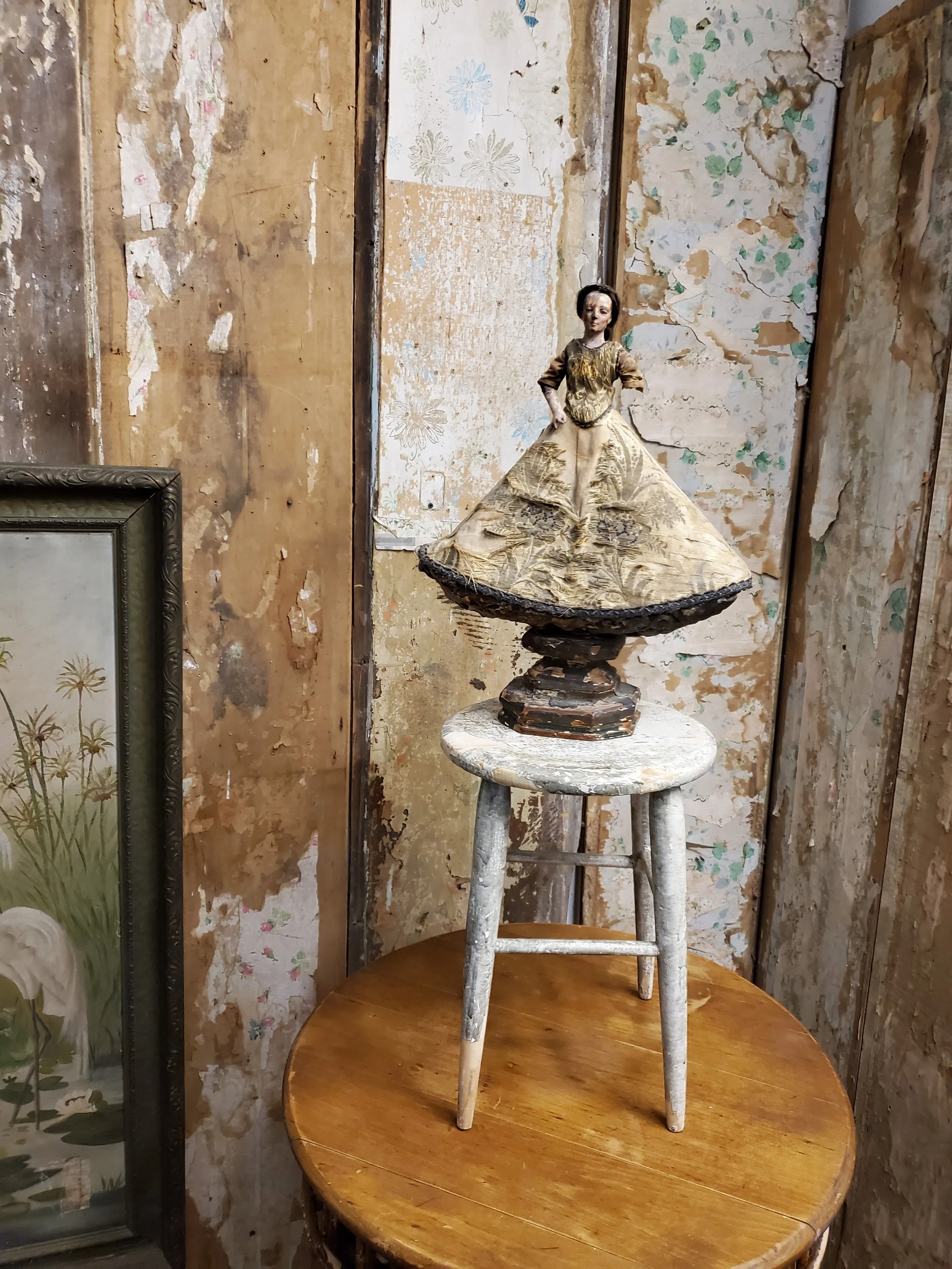 Figurine féminine en bois santos antique AC 5661