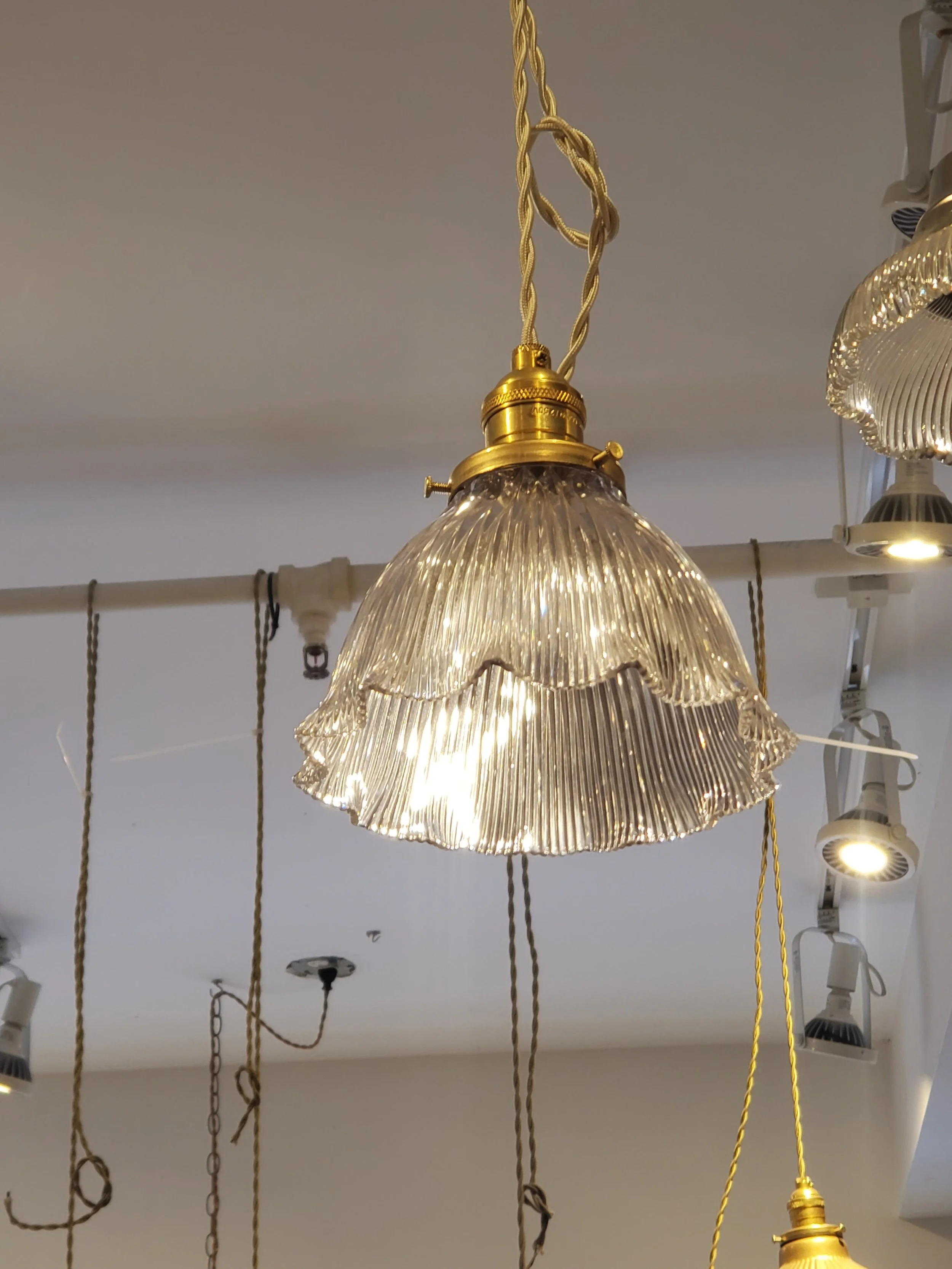 Suspension en verre holophane 6"Diam antique L 3006
